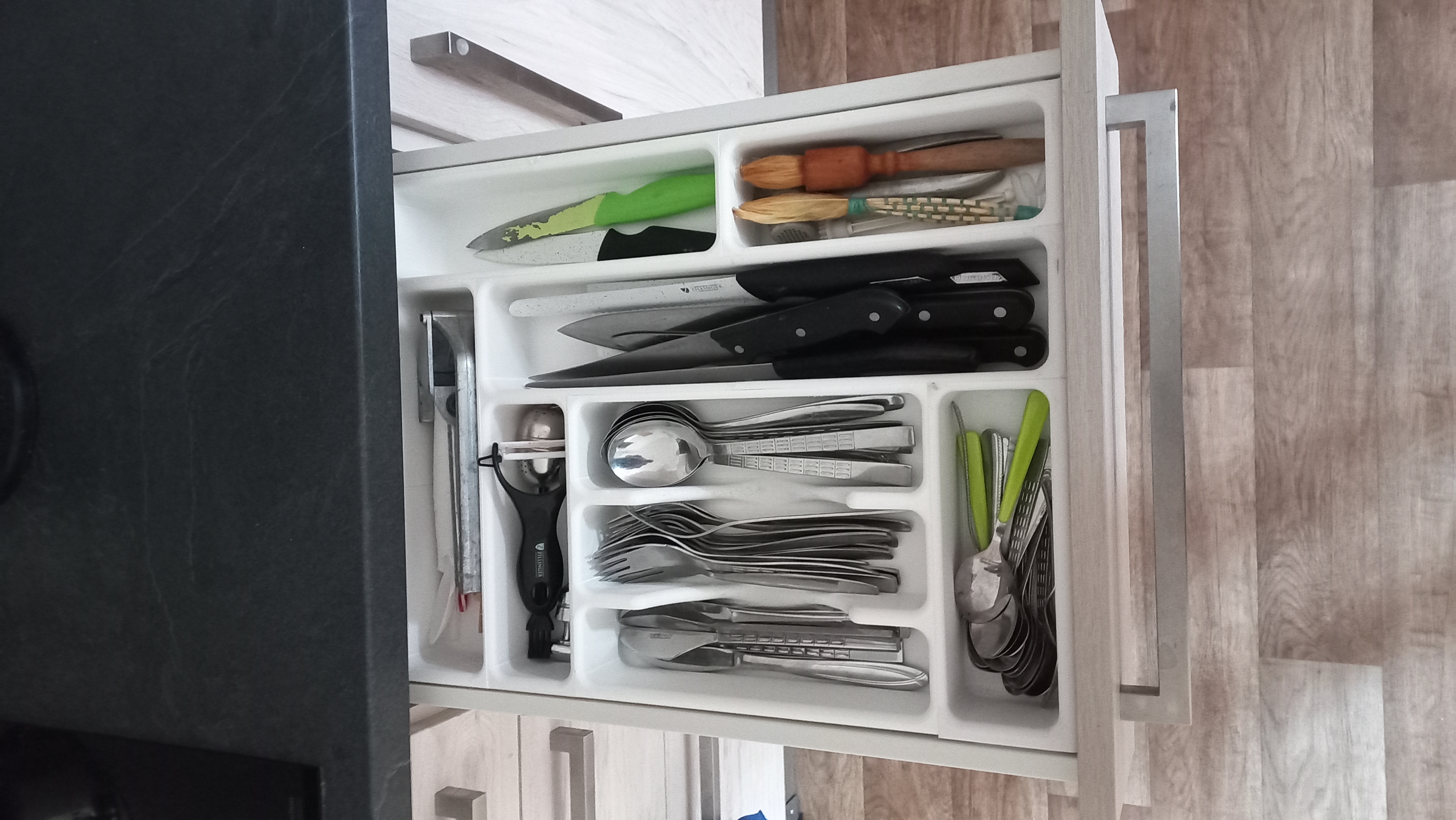 Modular cutlery organizer