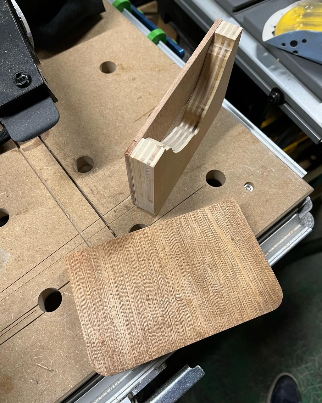 Incra router table plate holder by Kevin Le Brun Download free STL model