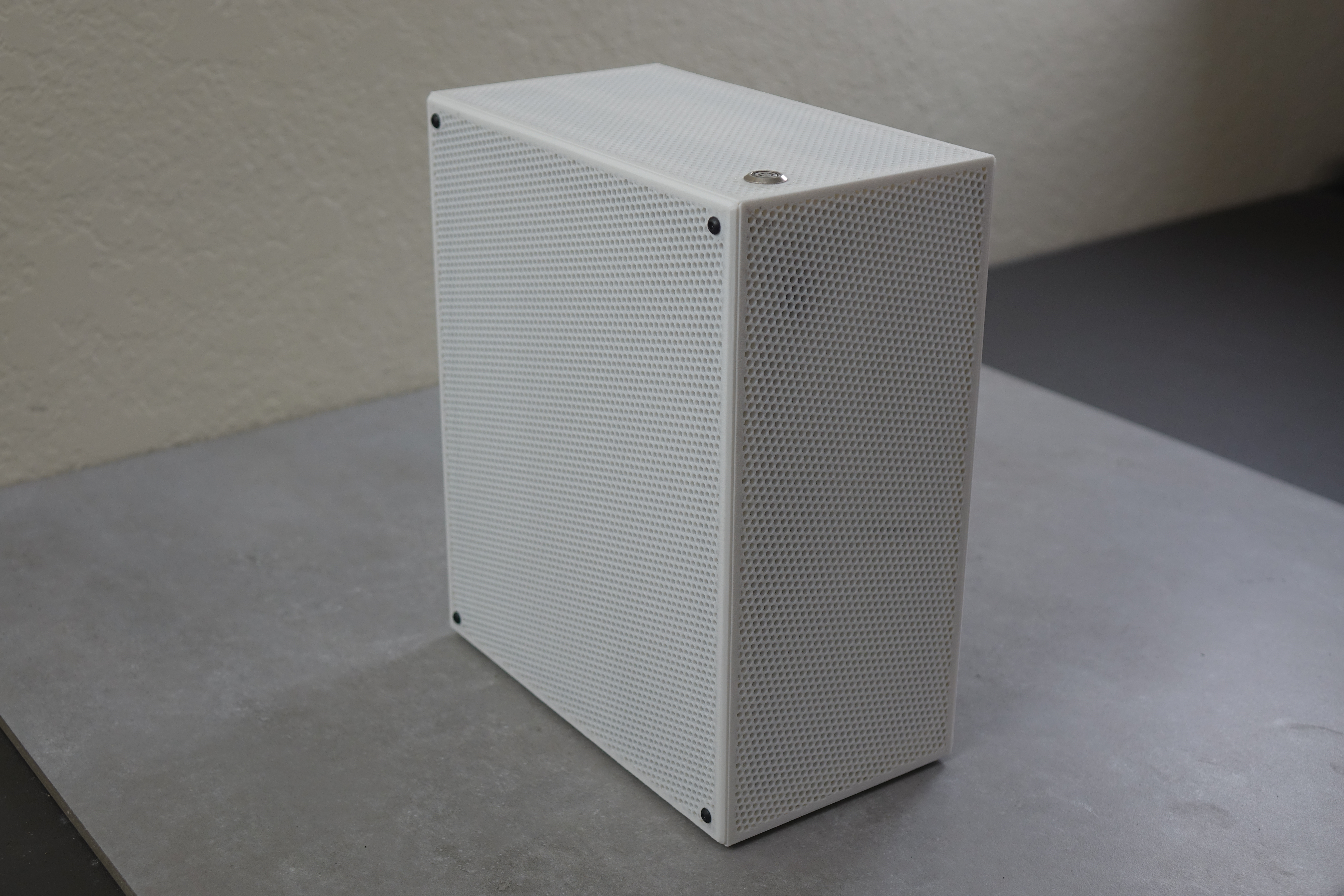 spiggytech 4.9L SFFPC Chassis