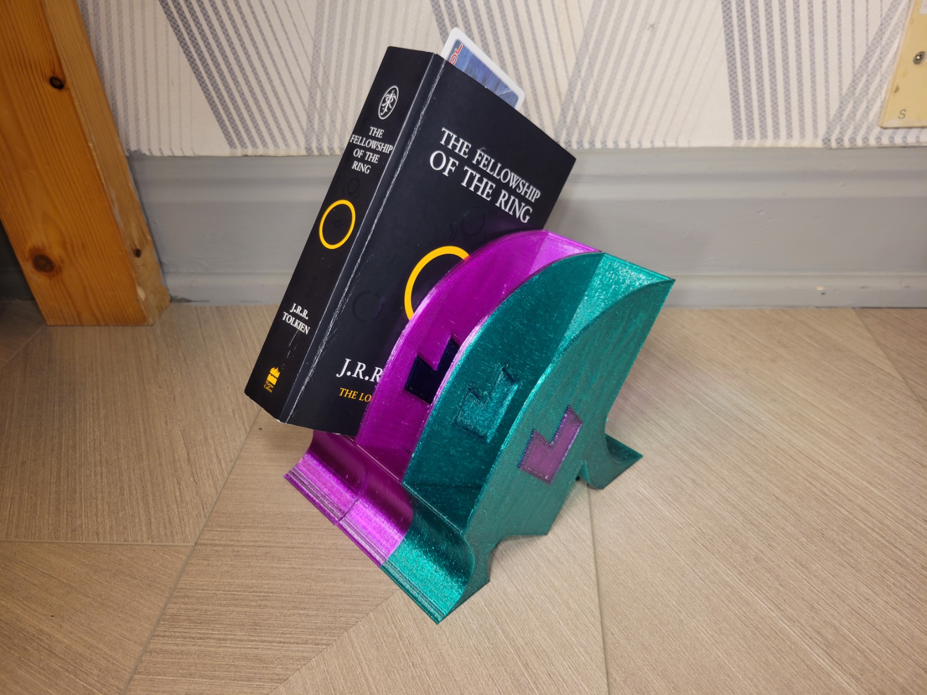 Inclined Desktop Book Stand