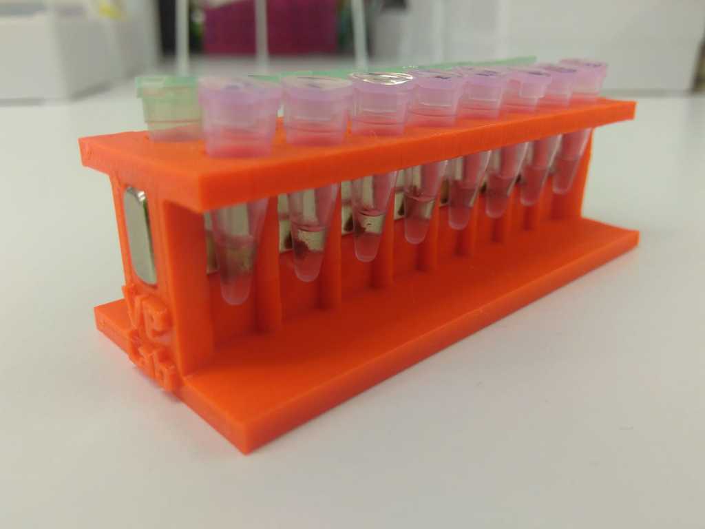 PCR strip magnet