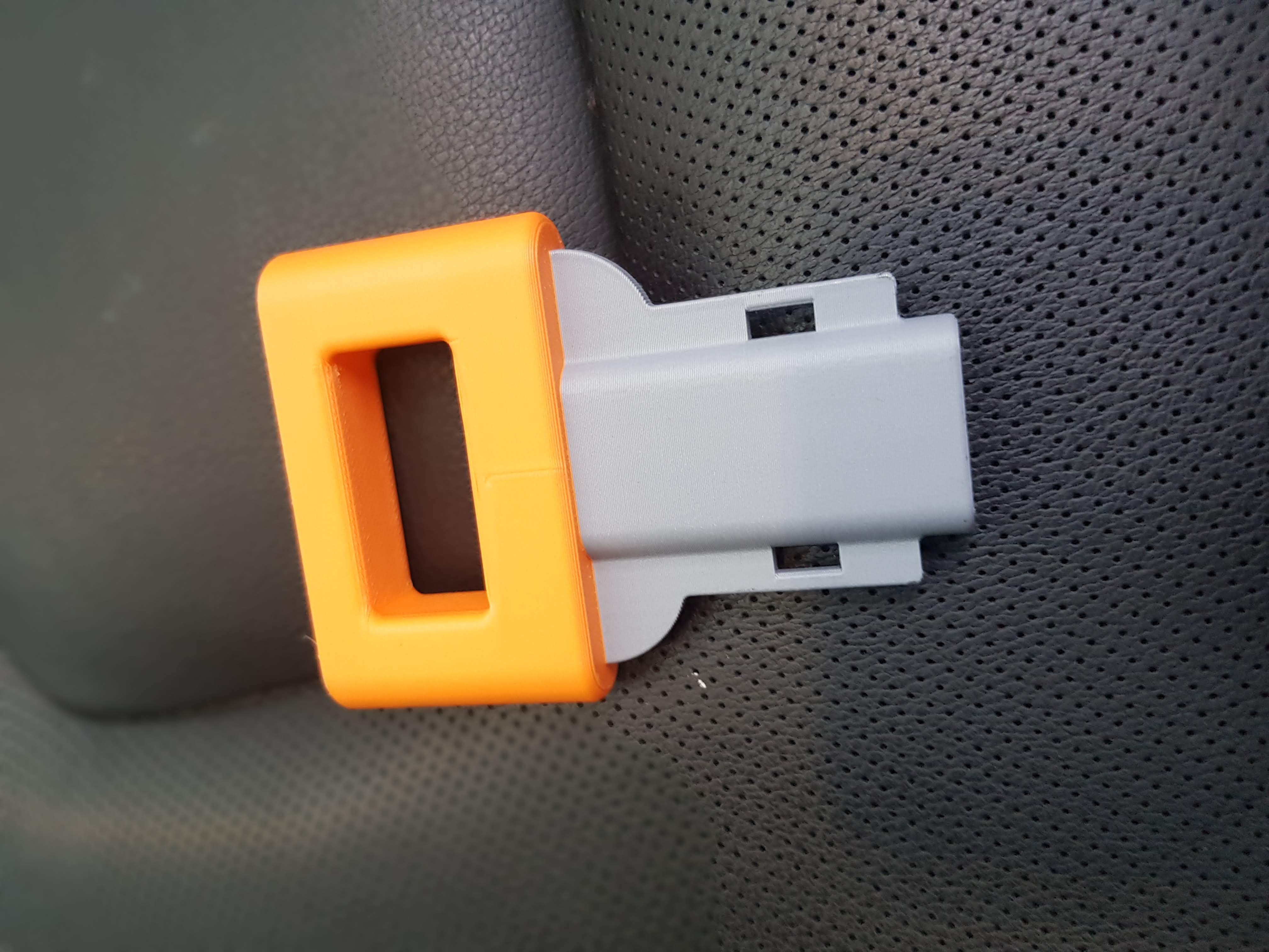 seatbelt clip for rear seats of Ford Mondeo MK5