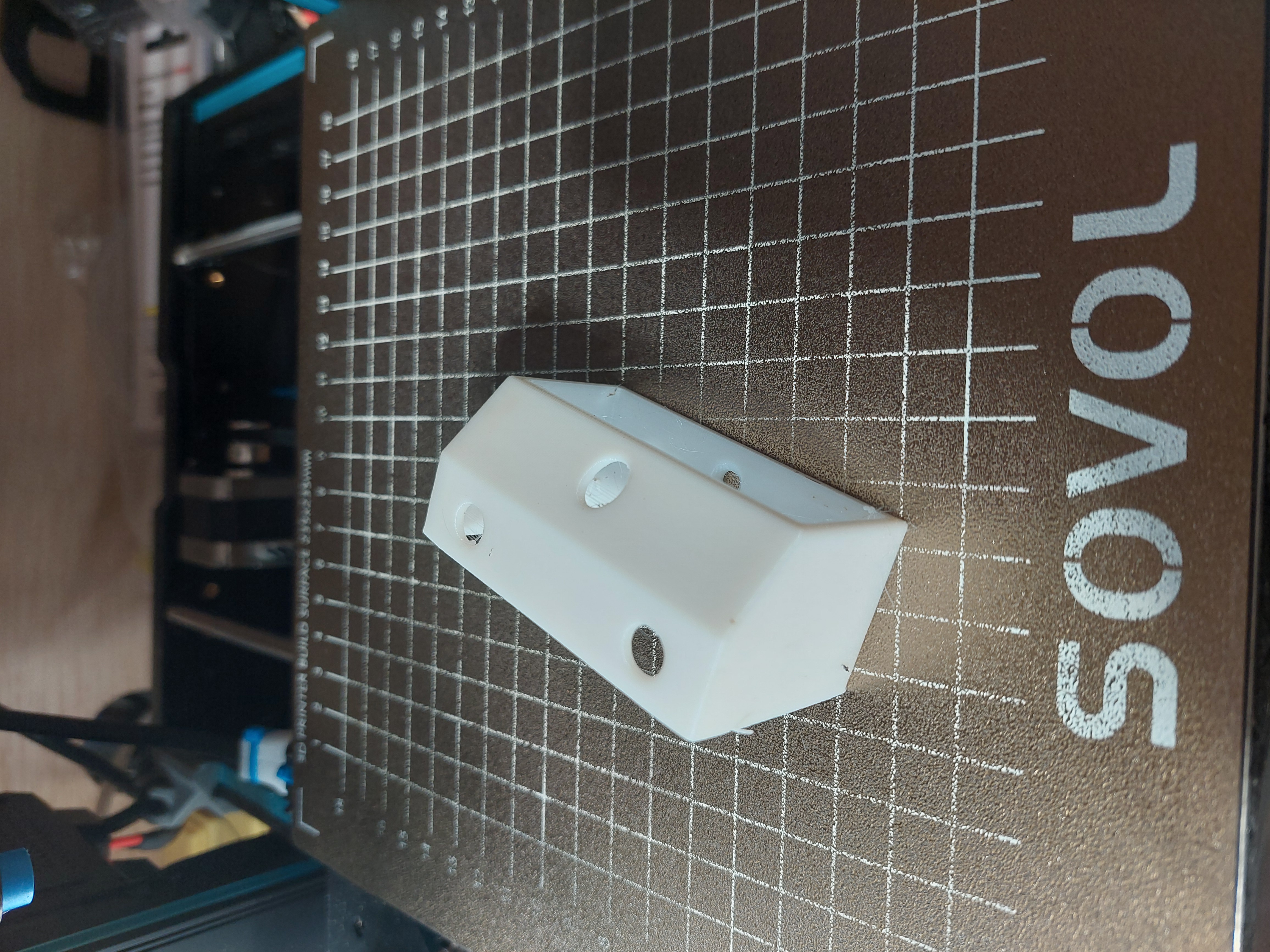 Miniatura 2 do modelo 3D Wall bracket for USB power source.