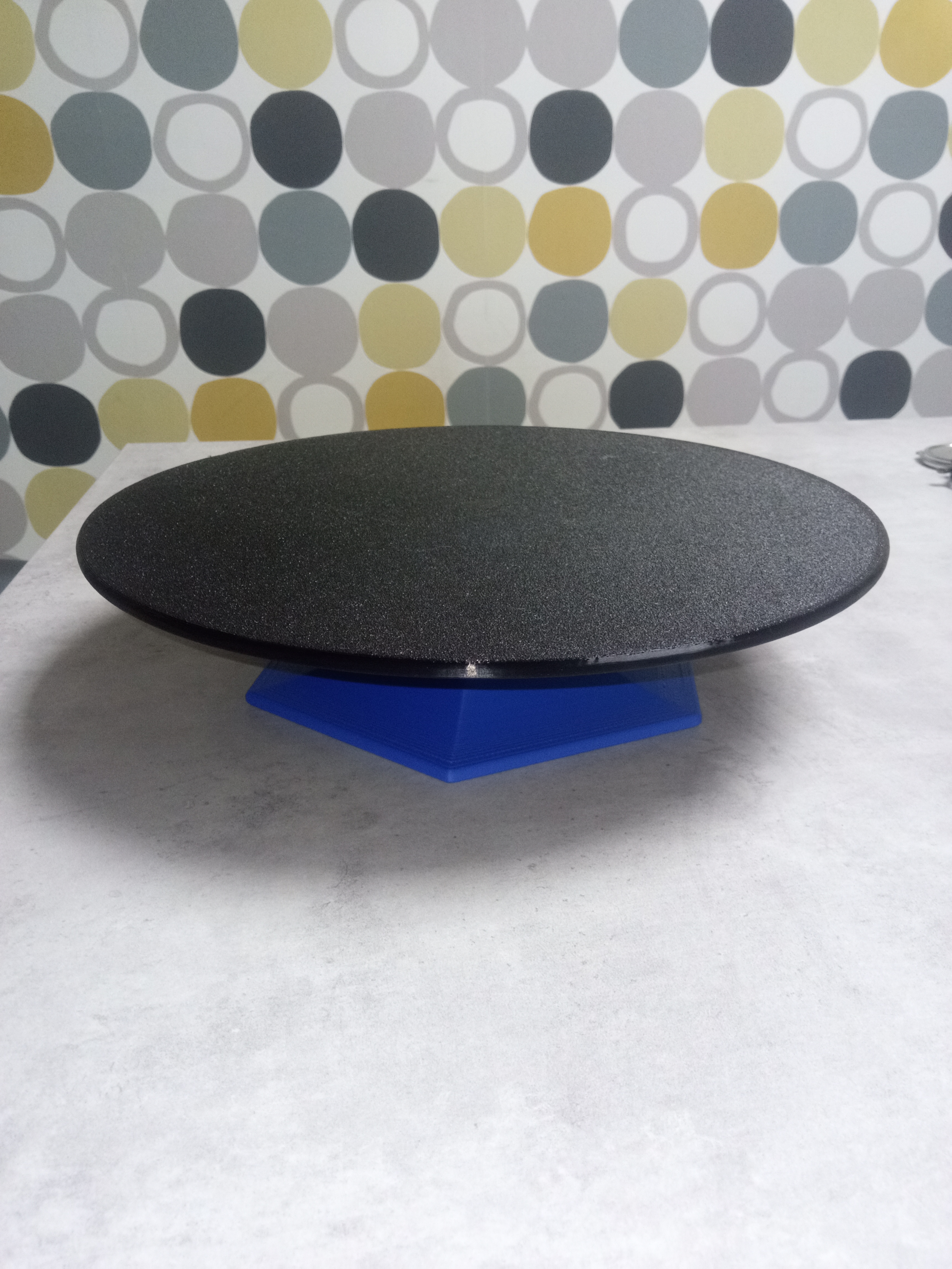 Turn table for model spraying or painting.