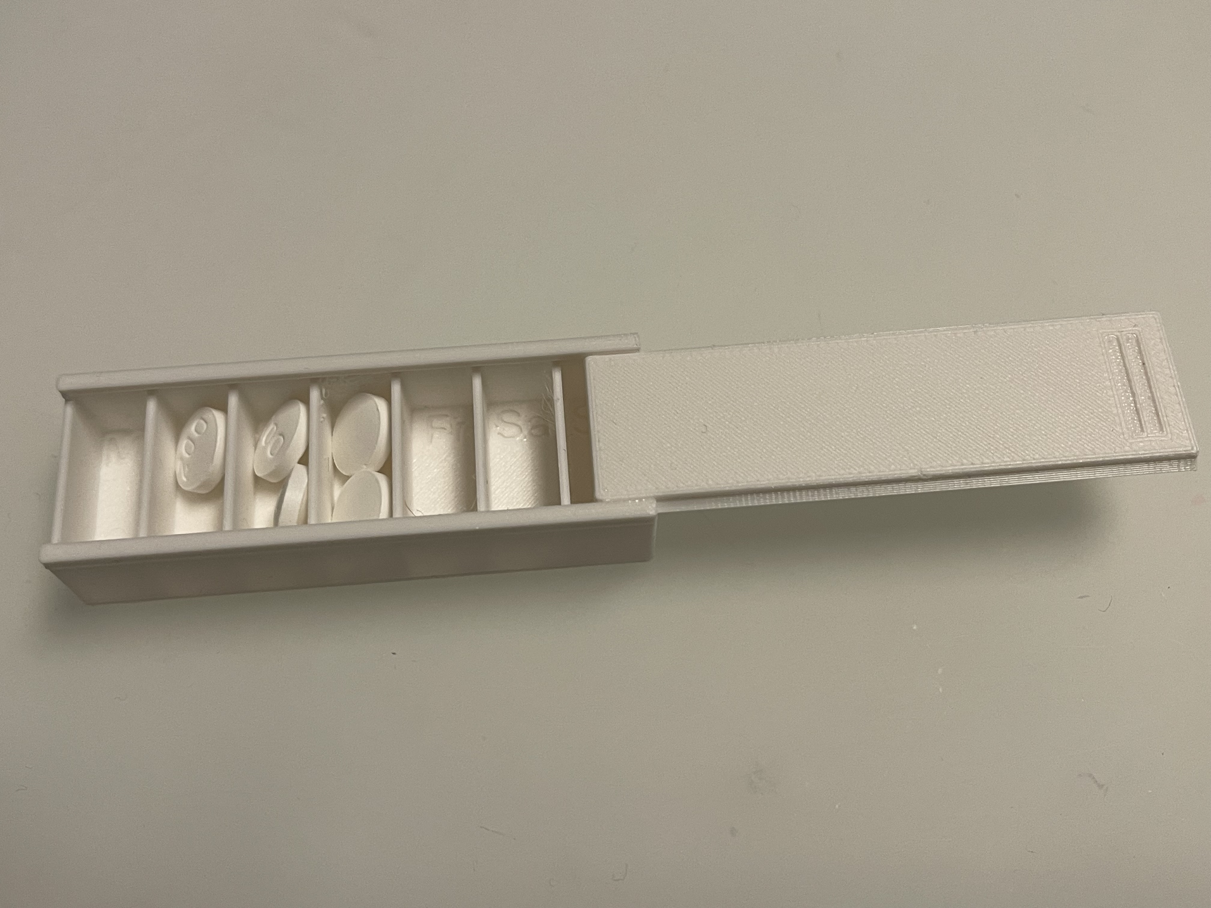Pillbox with 7 compartments, Monday to Sunday