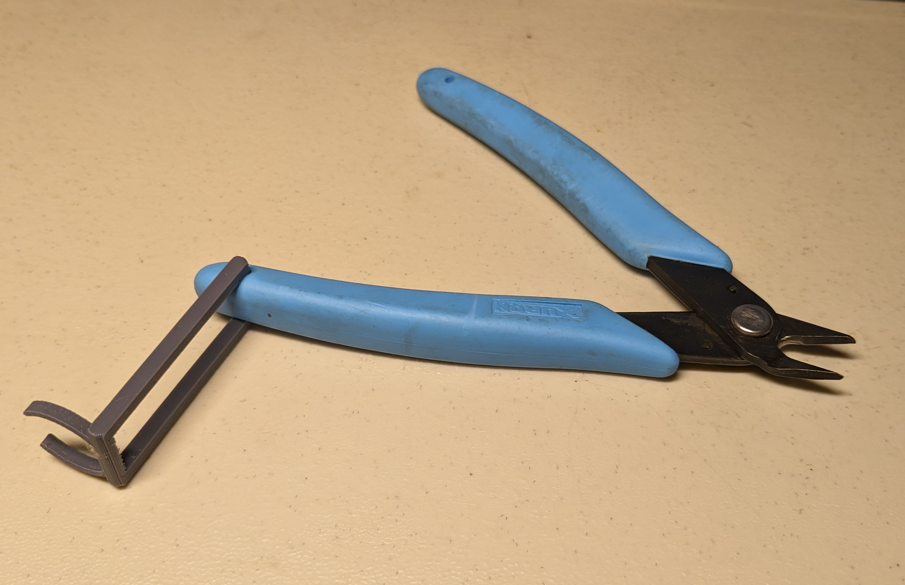 Latching Cutter Latch for Side Cutters by p1mrx | Download free STL model | Printables.com