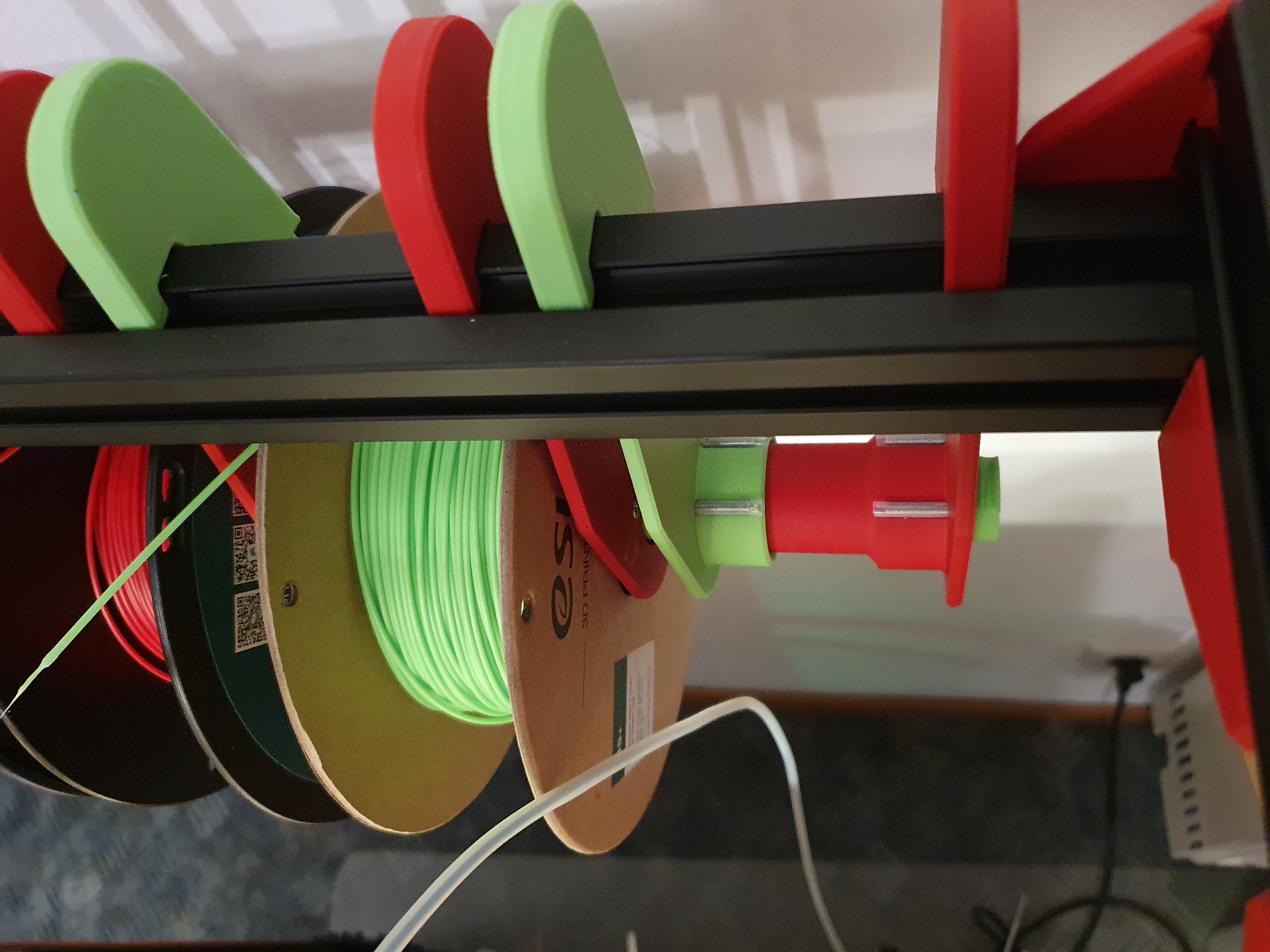 3030 profile Modular, telescopic spool holder.