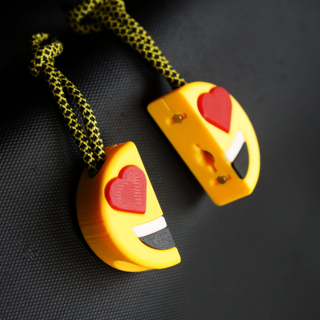 Zipper Pull Smiling Face with HeartEyes (Emoji) by Whadup Download