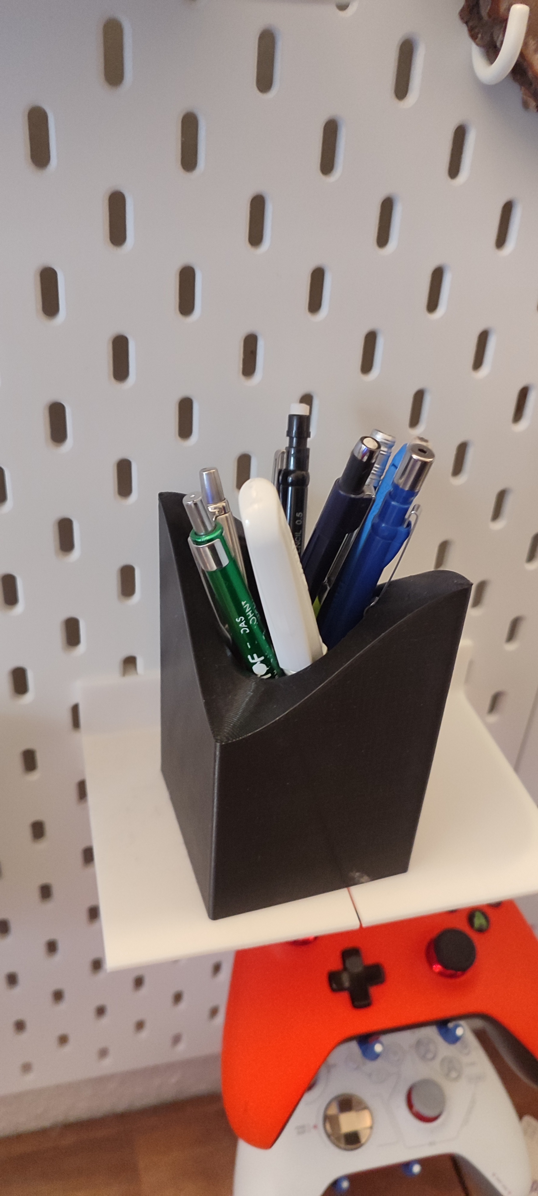 hyperbolic penholder