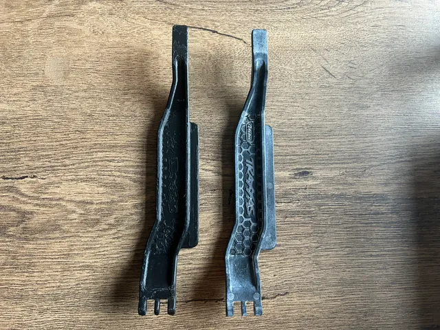 Traxxas Battery Holder / Hold-Down 26mm
