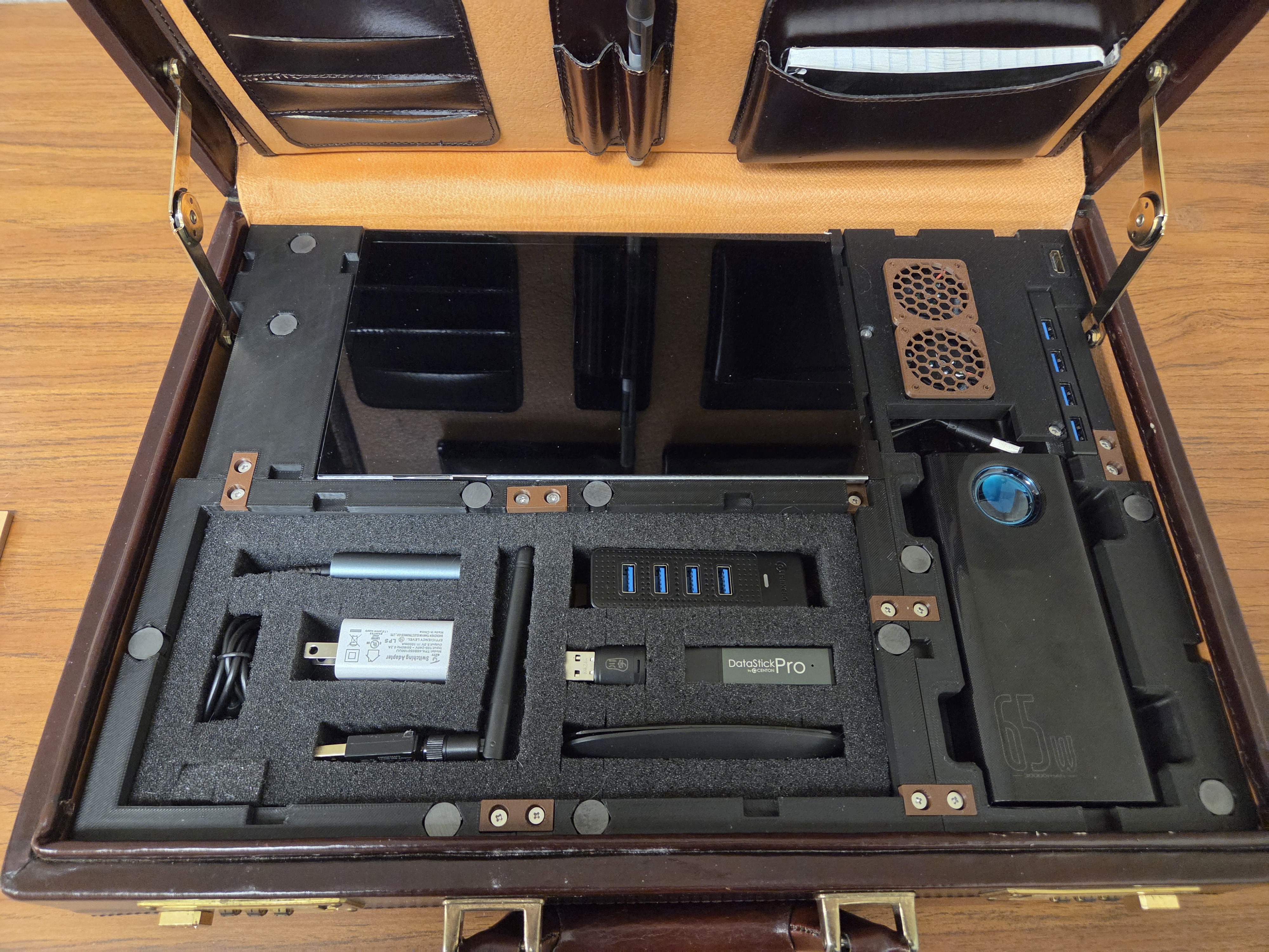 Raspberry Pi Briefcase Pentesting Rig — miniatura 4