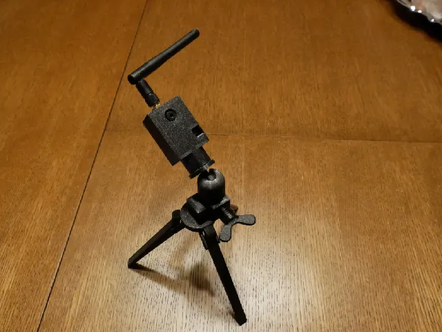 Komplettes Stativ mit Kugelkopf-Adapter und Gehäuse für eine Esp32Cam / AI Thinker