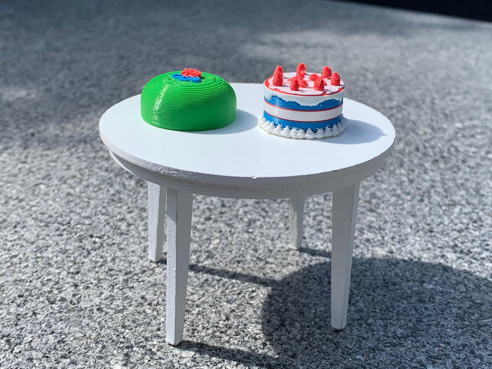 MMU color dollhouse cakes