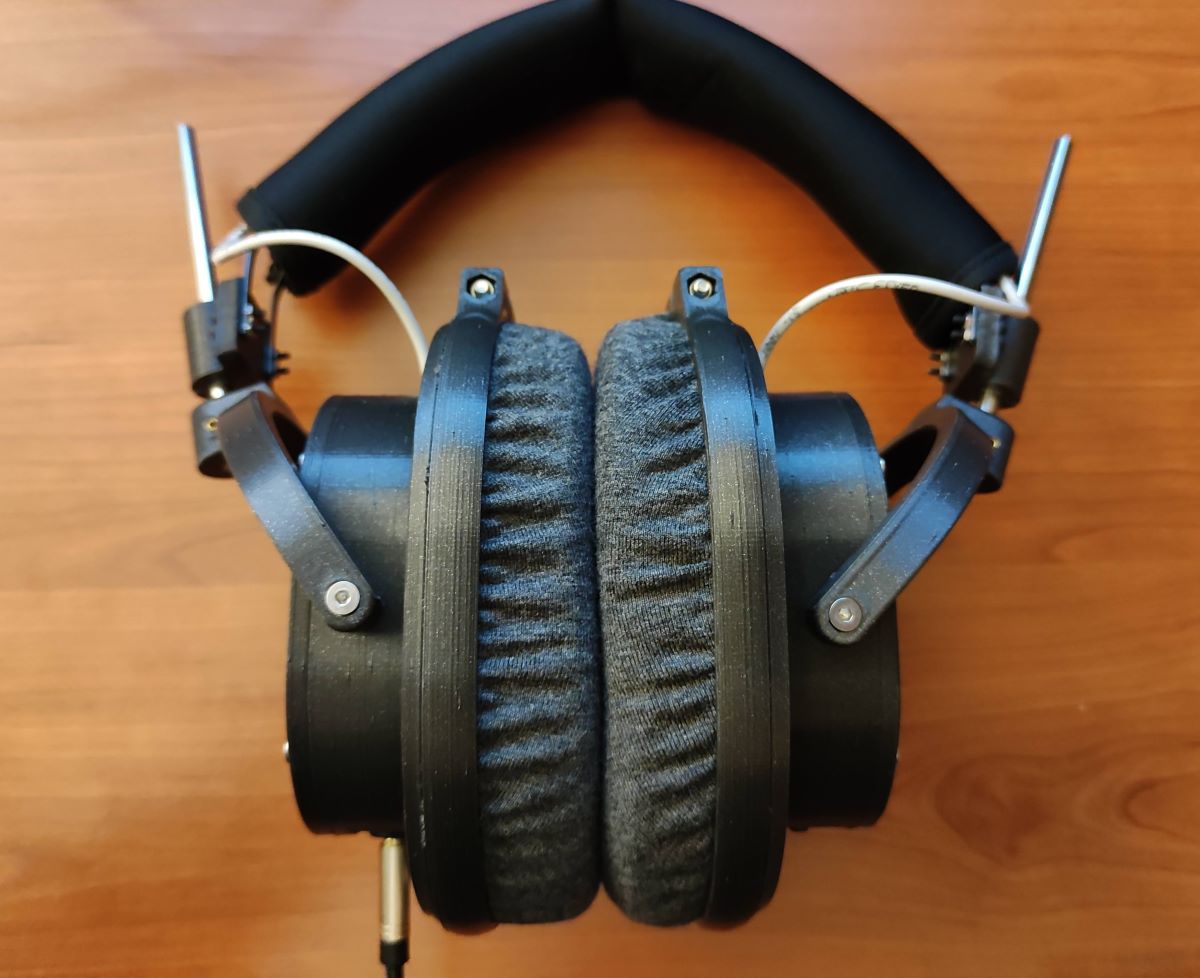 Headphone with no sew cushion for 40mm driver by Peter