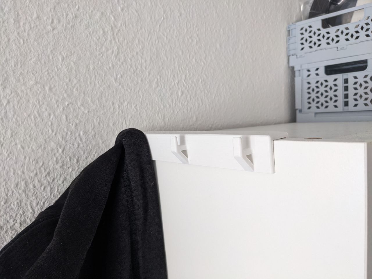 Screwless Billy Shelf Hooks