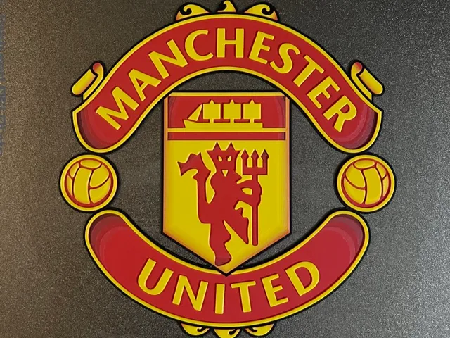 Manchester United logo badge (fan art swap at layer height)