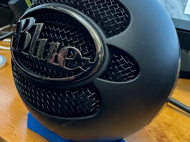 Blue Snowball Mic desk stand