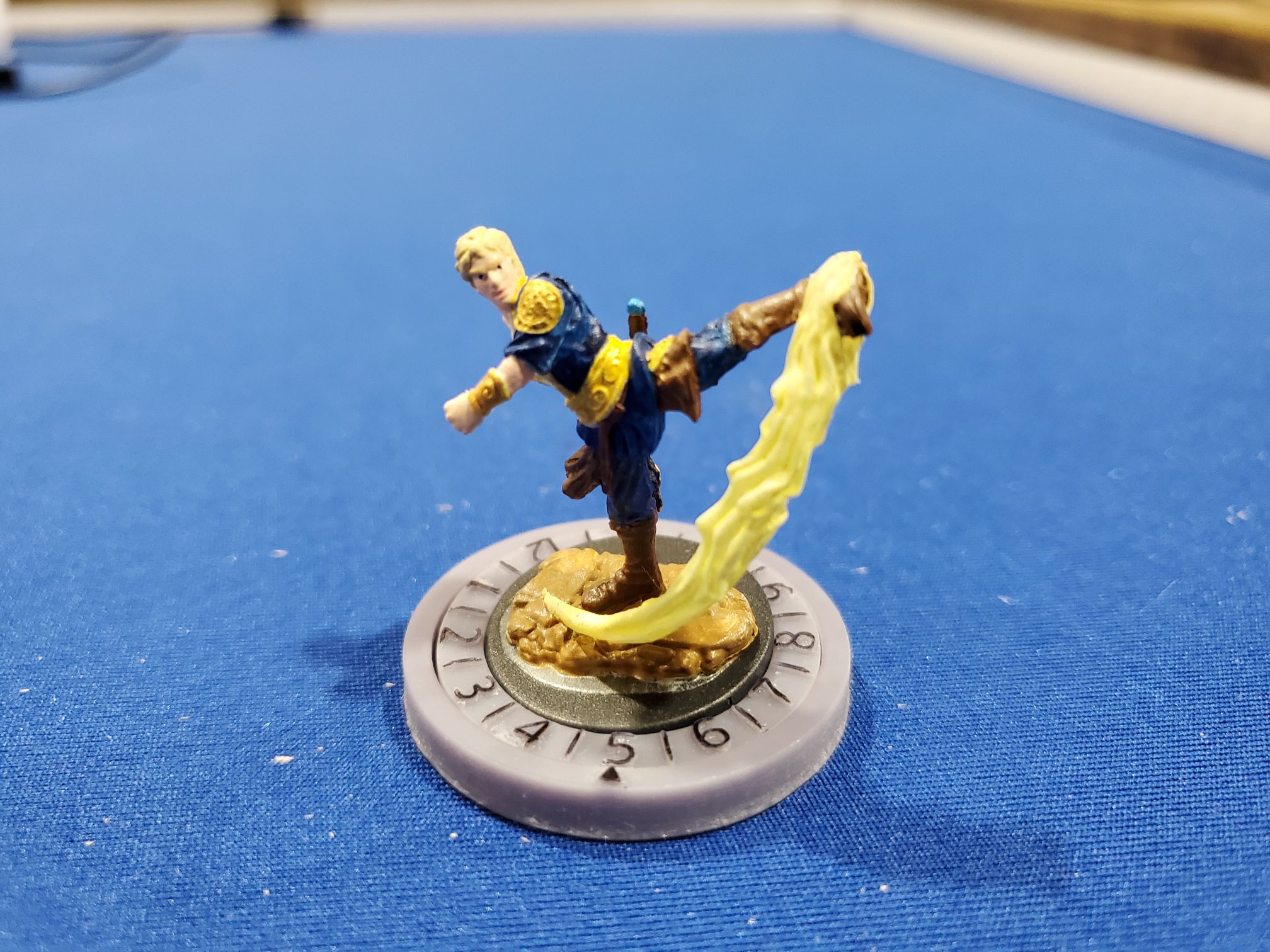 A Spinny for Your Mini (Dial Tracker Miniature Base)