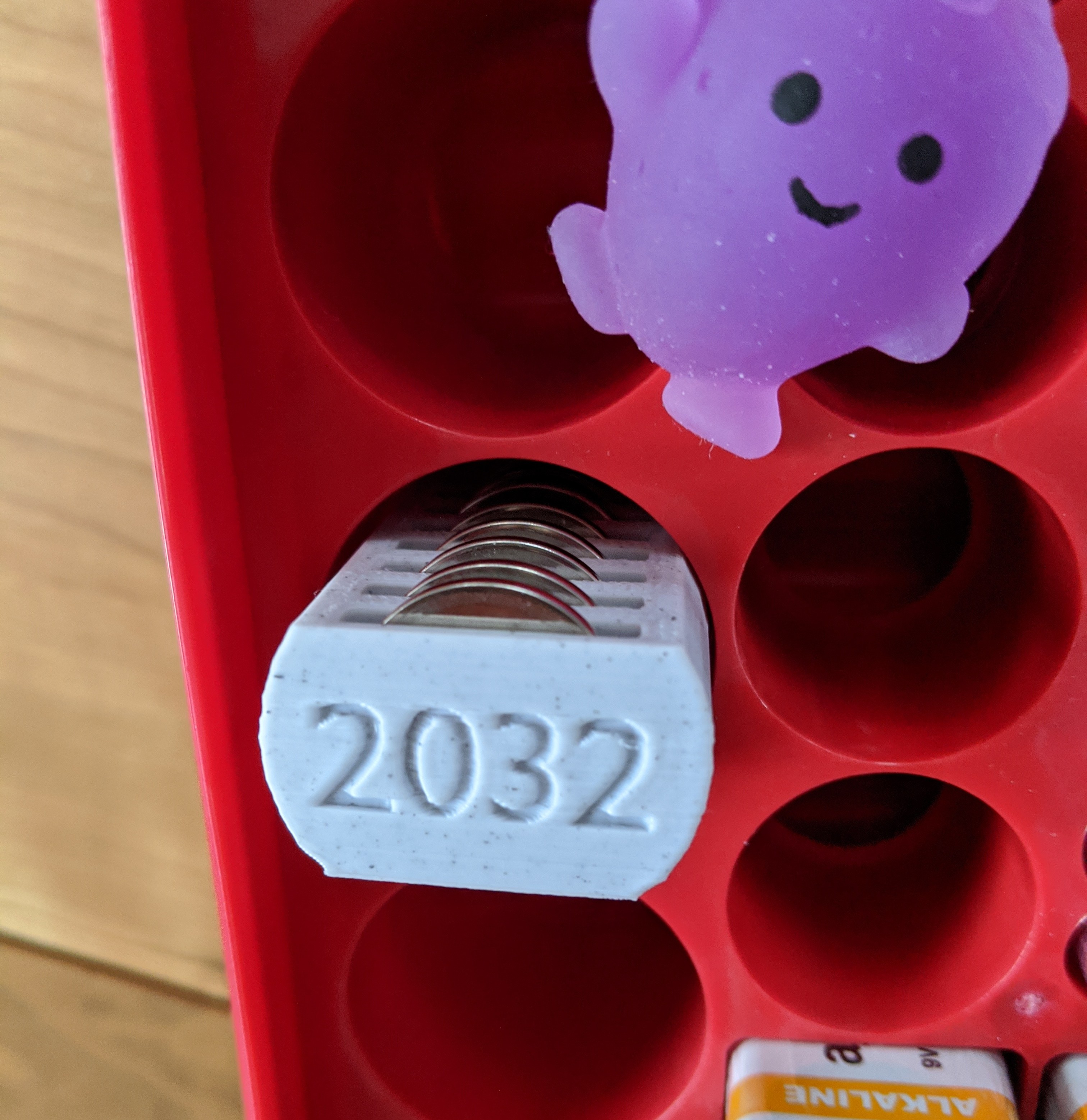 Battery Daddy CR2032 Holder (DCell Size) by PiGuy Download free STL