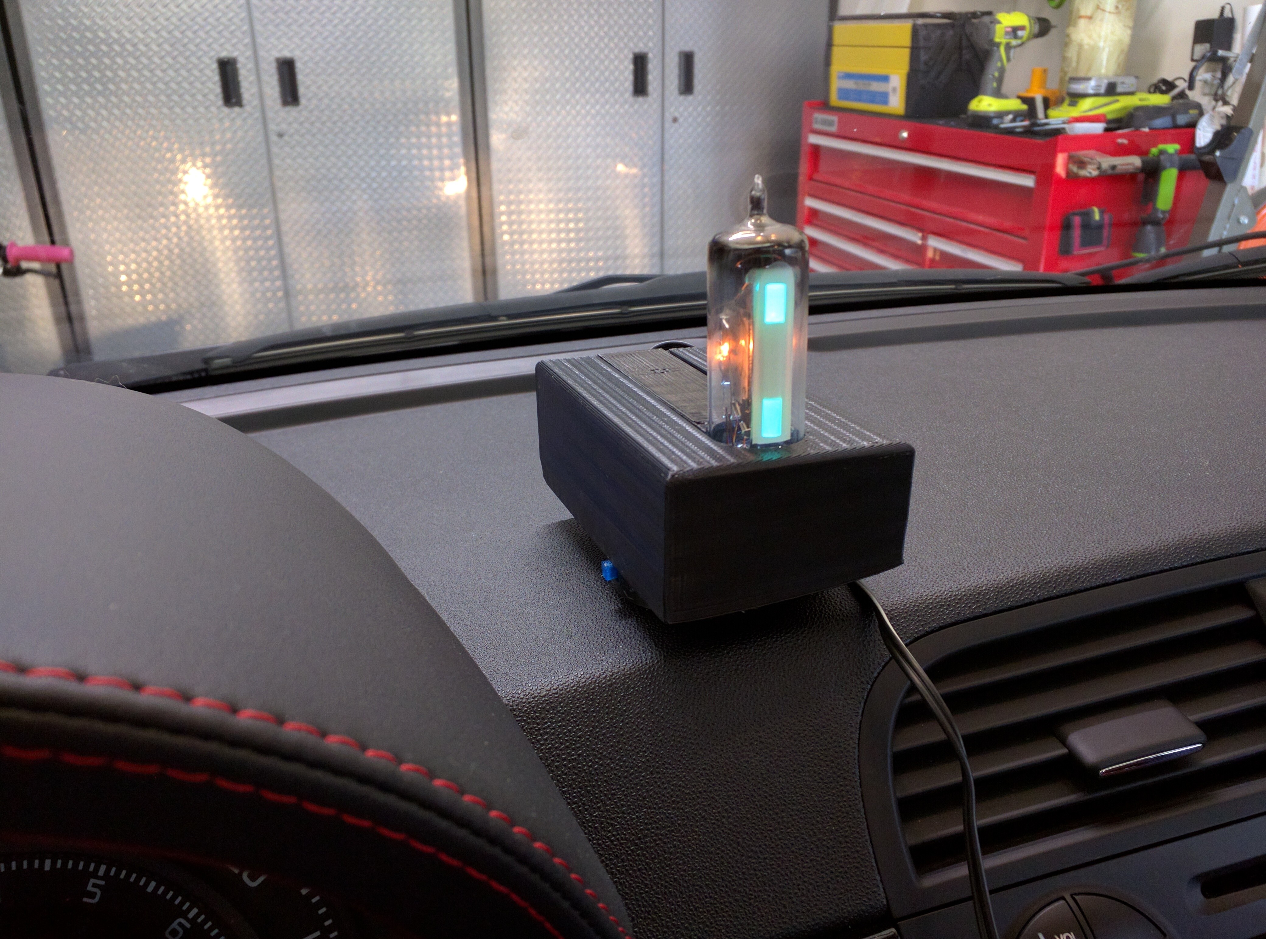 Nixie Tube VU Meter for Fiat 500 GPS Dock
