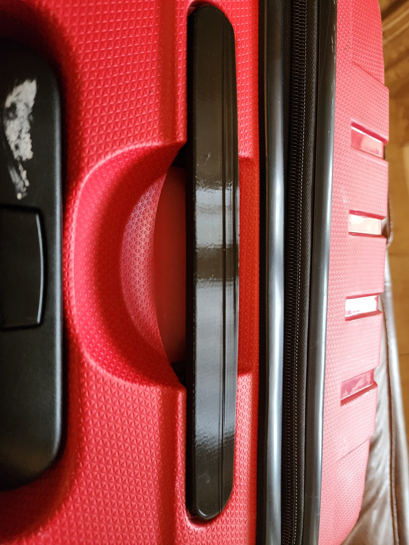 Flexible suitcase handle for Cellini luggage par hardiebotha