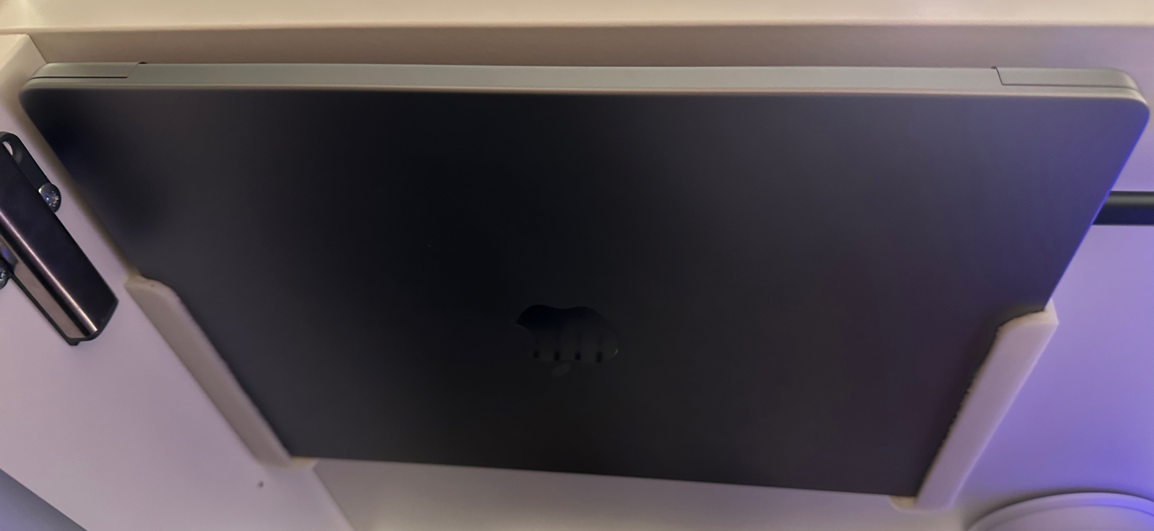 MacBook Pro 14" wall / under desk mount