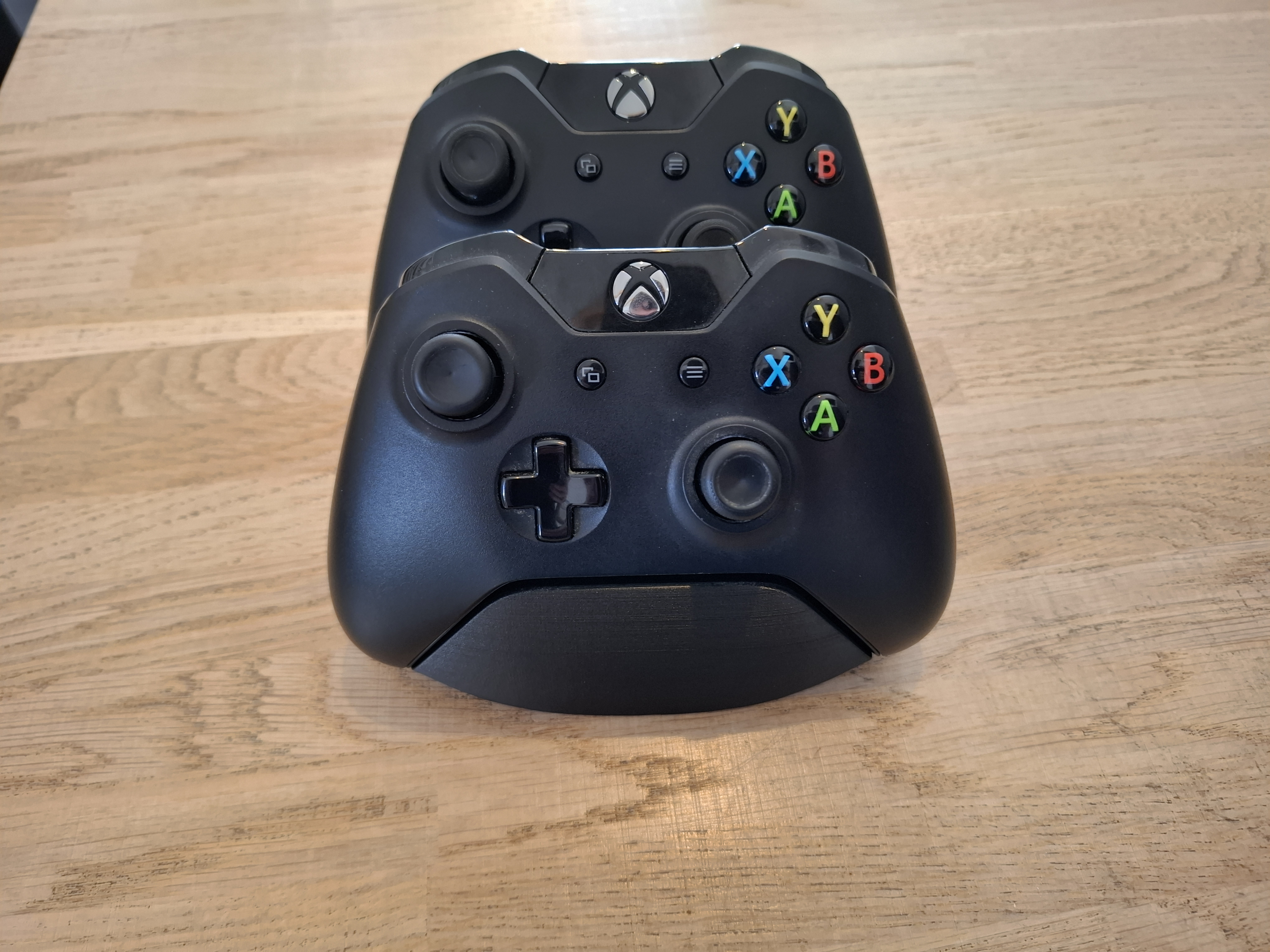 Dual minimalistic Xbox controller stand