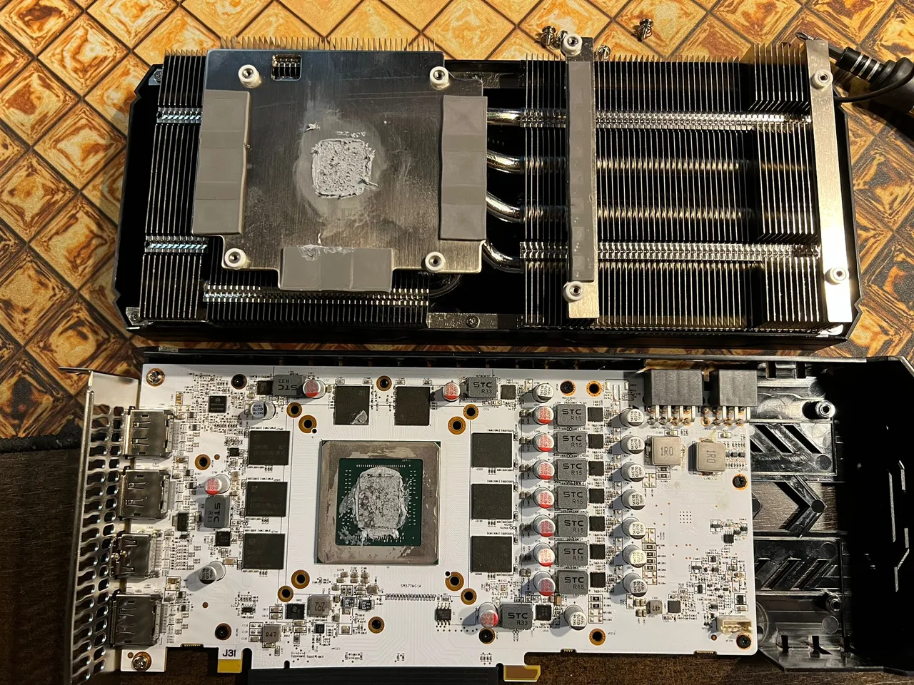 PCパーツ RX5700XT Radeon™RX 5700XT/5700を搭載したオリジナル3連ファン採用のOC