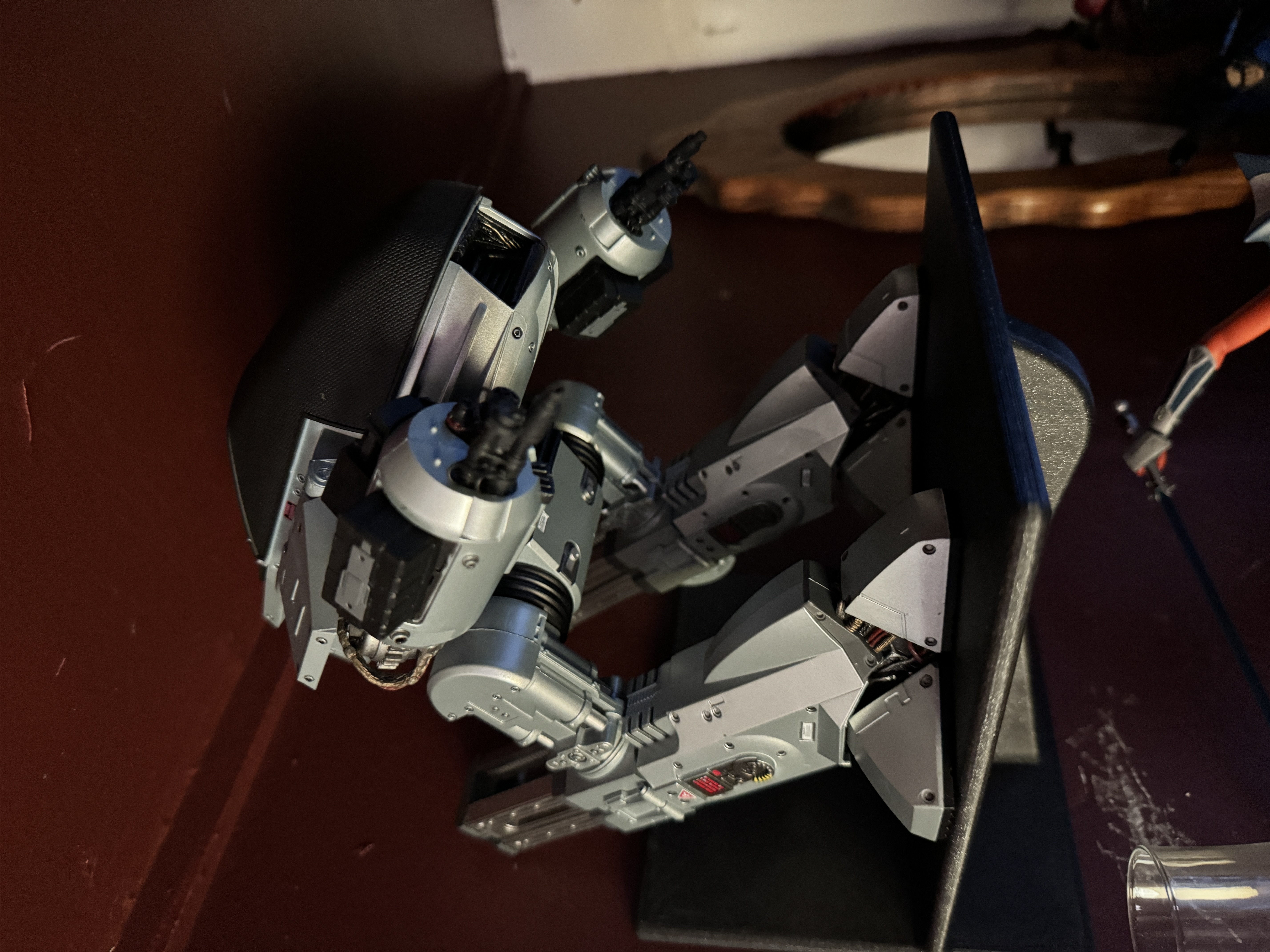 Miniatura 3 do modelo 3D ED 209 Shelf
