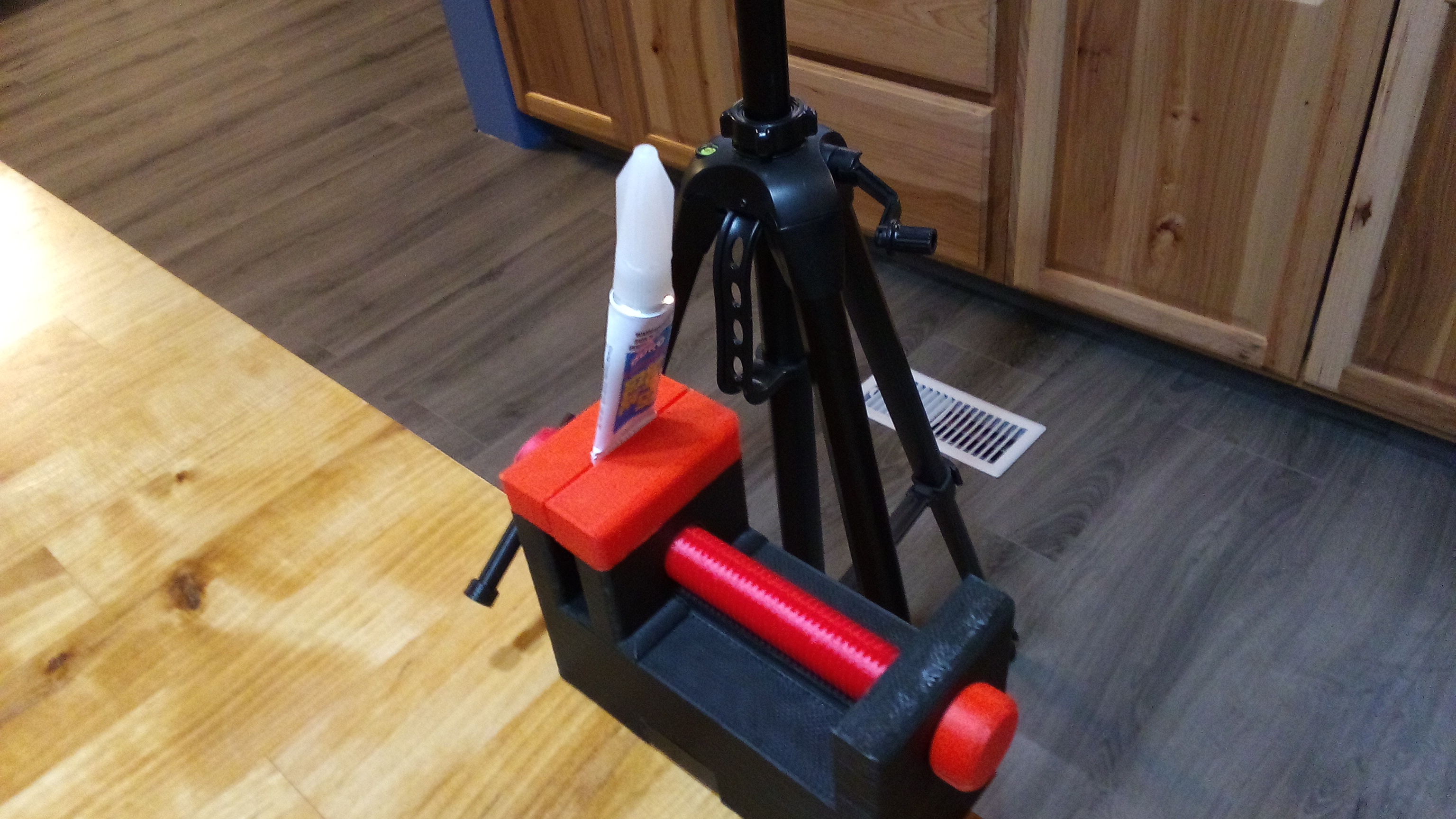 100% Printed Vise For Soldering & Other Small Tasks — miniatura 3