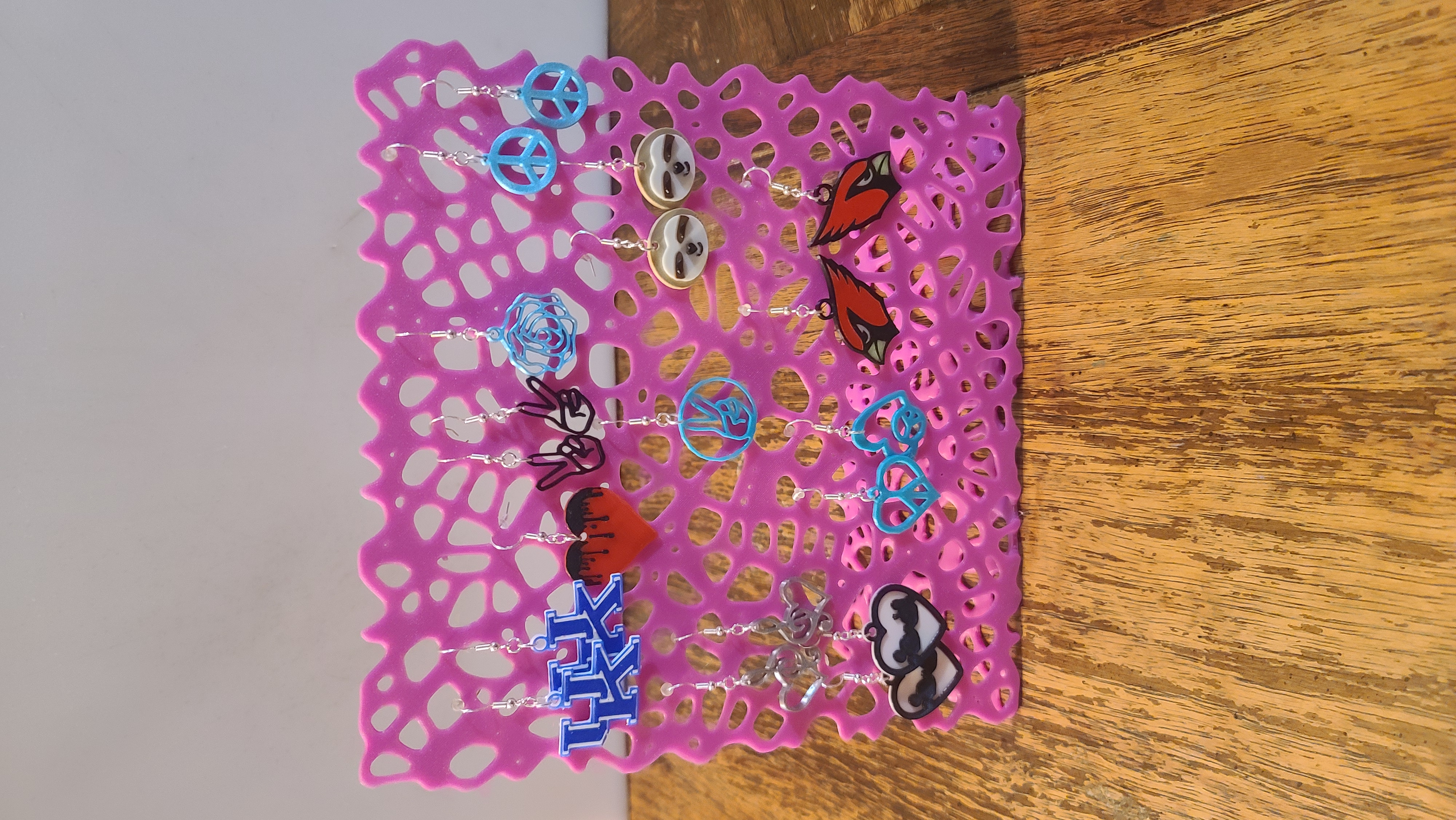 Voronoi Earring stand