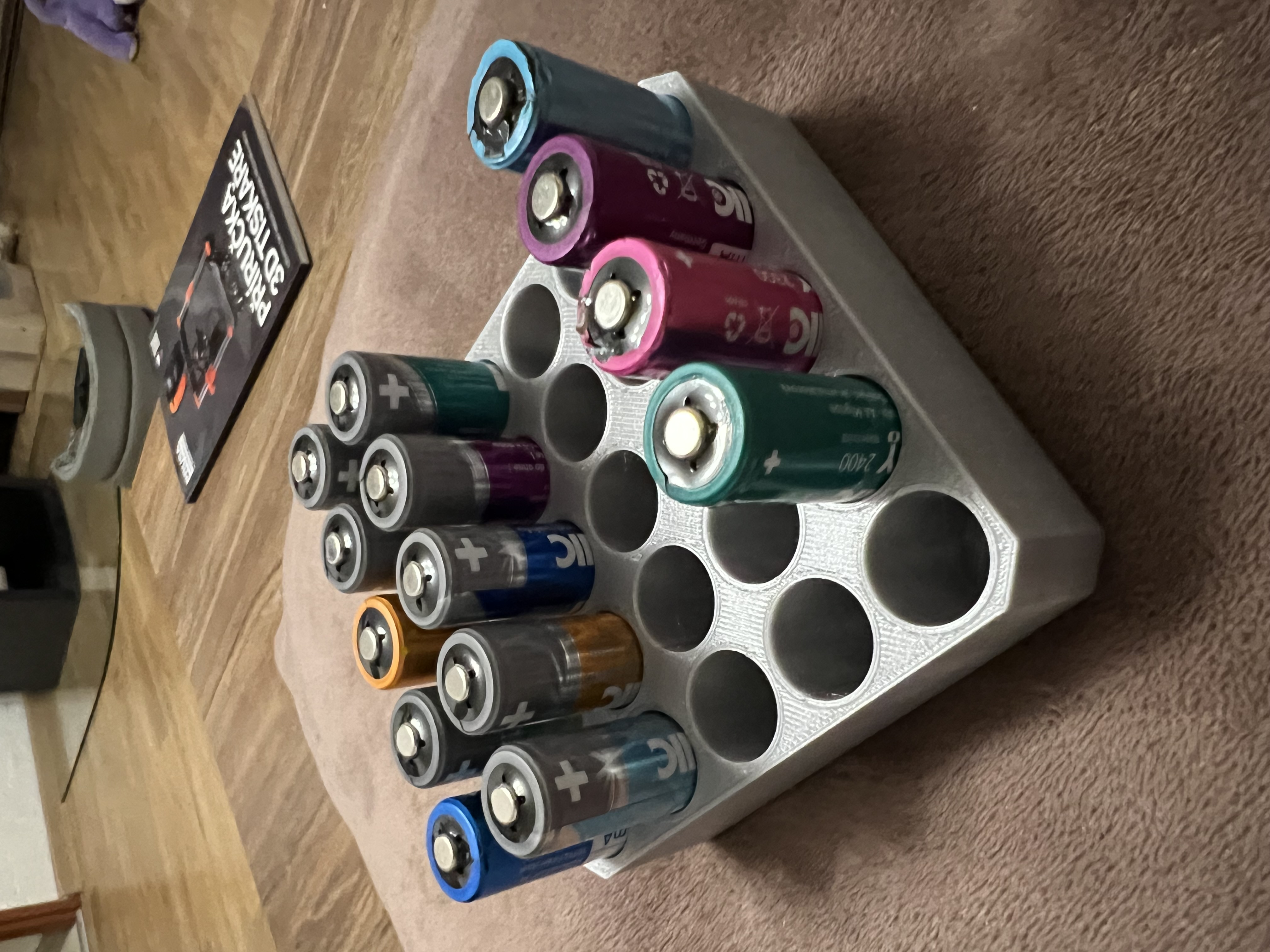 Stojan na AA baterie - Stand for AA batteries