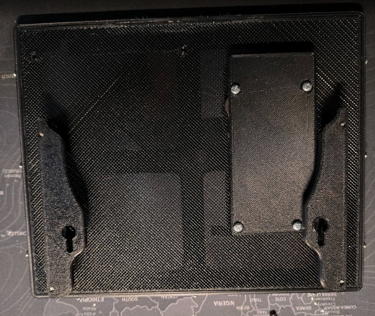 Reworked back and wallmount  (for Ipad 4 display monitor housing) — thumbnail 2