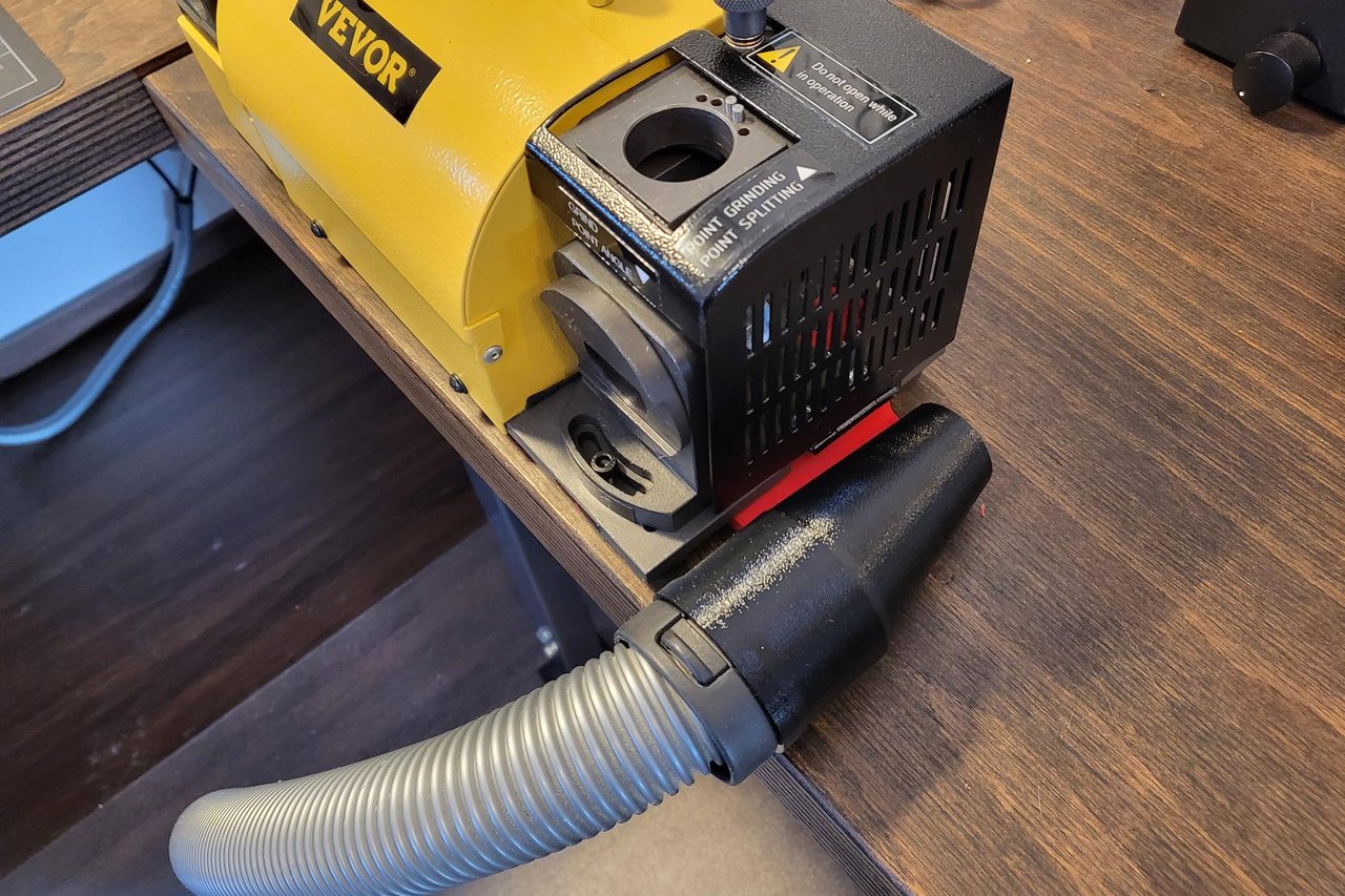 Saugeranschluß für MR-13 Bohrerschleifer - vacuum connector for MR-13 drill grinder