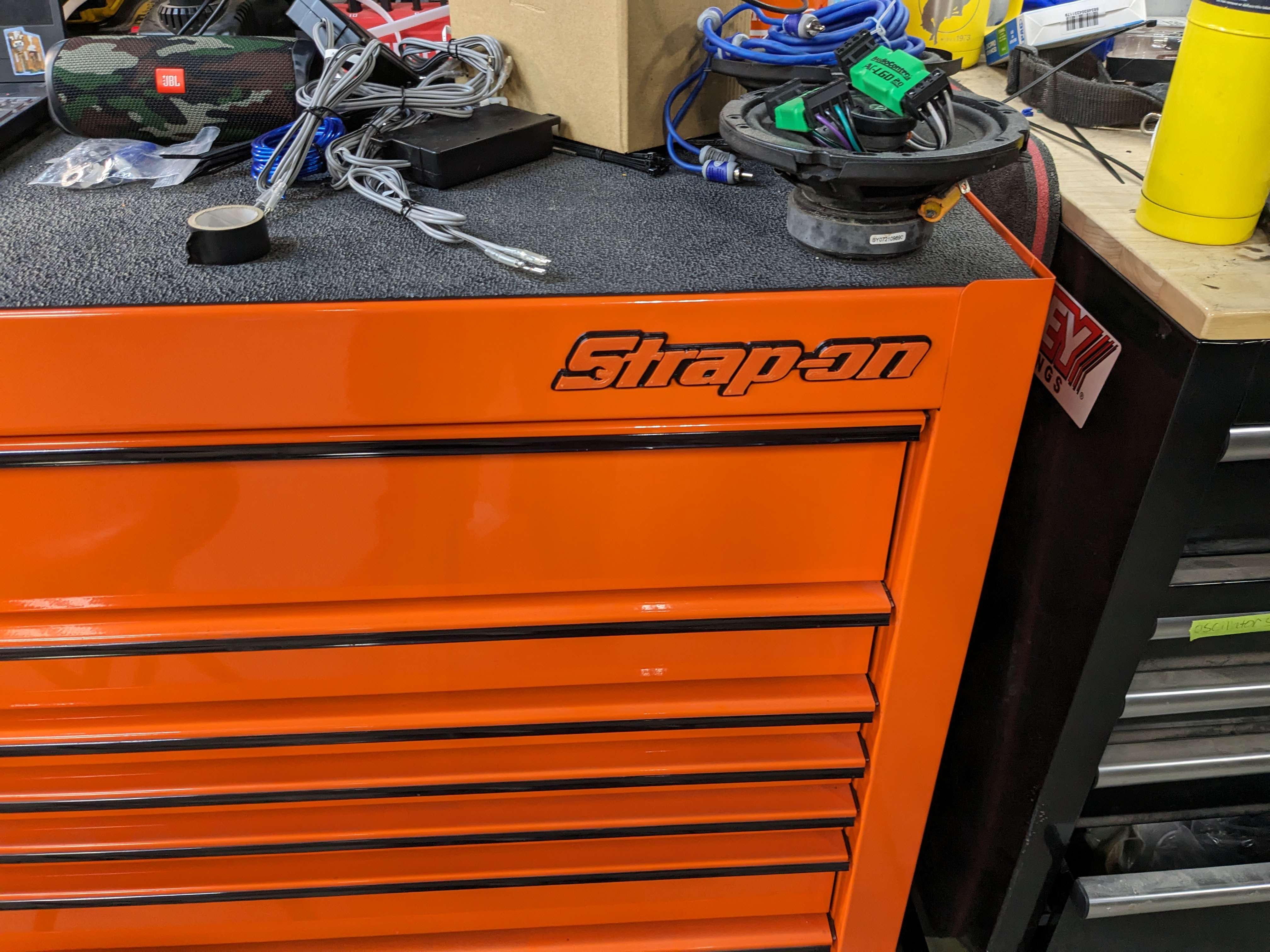 "Strap-on" toolbox magnet logo