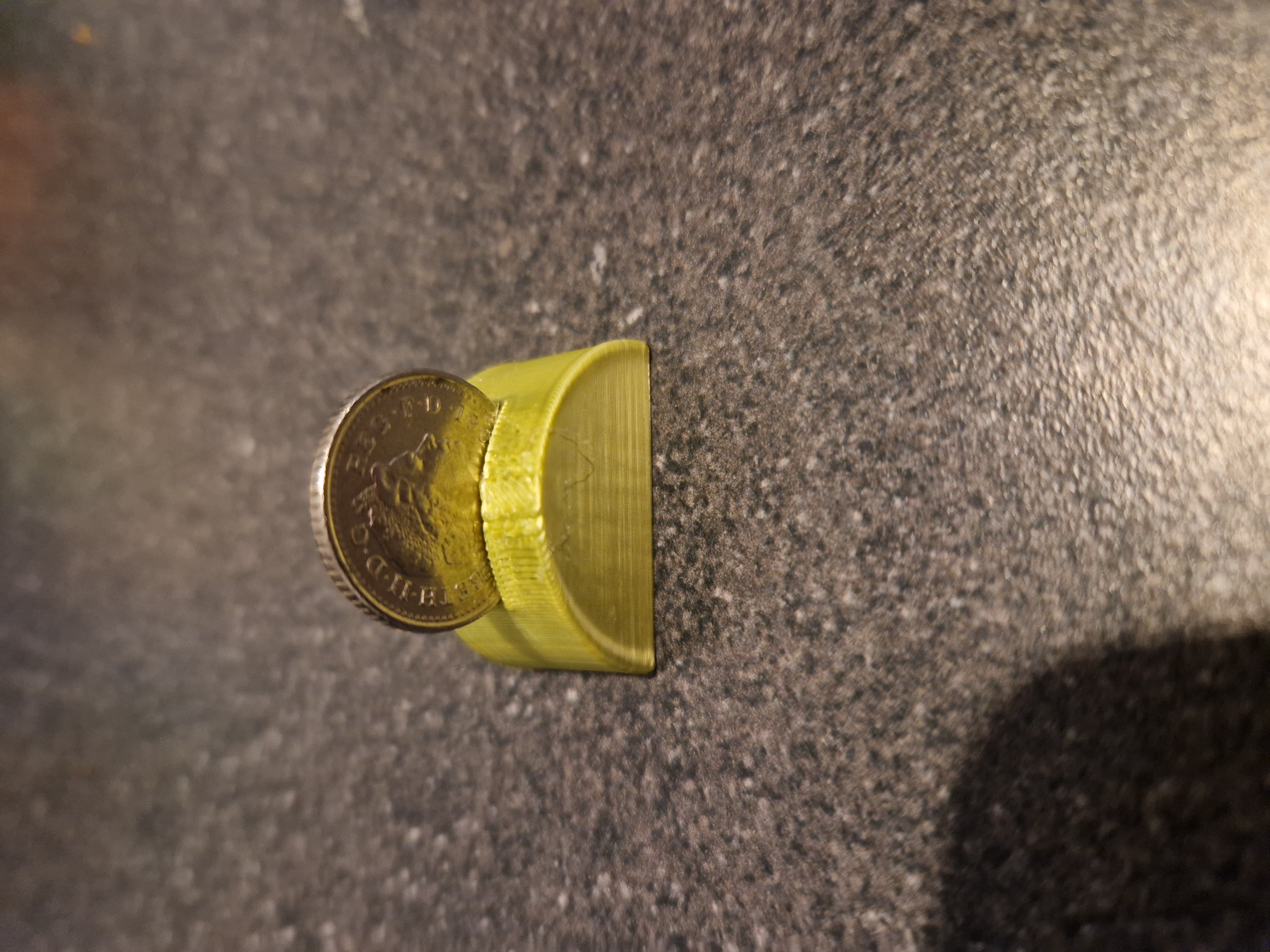 5p coin stand