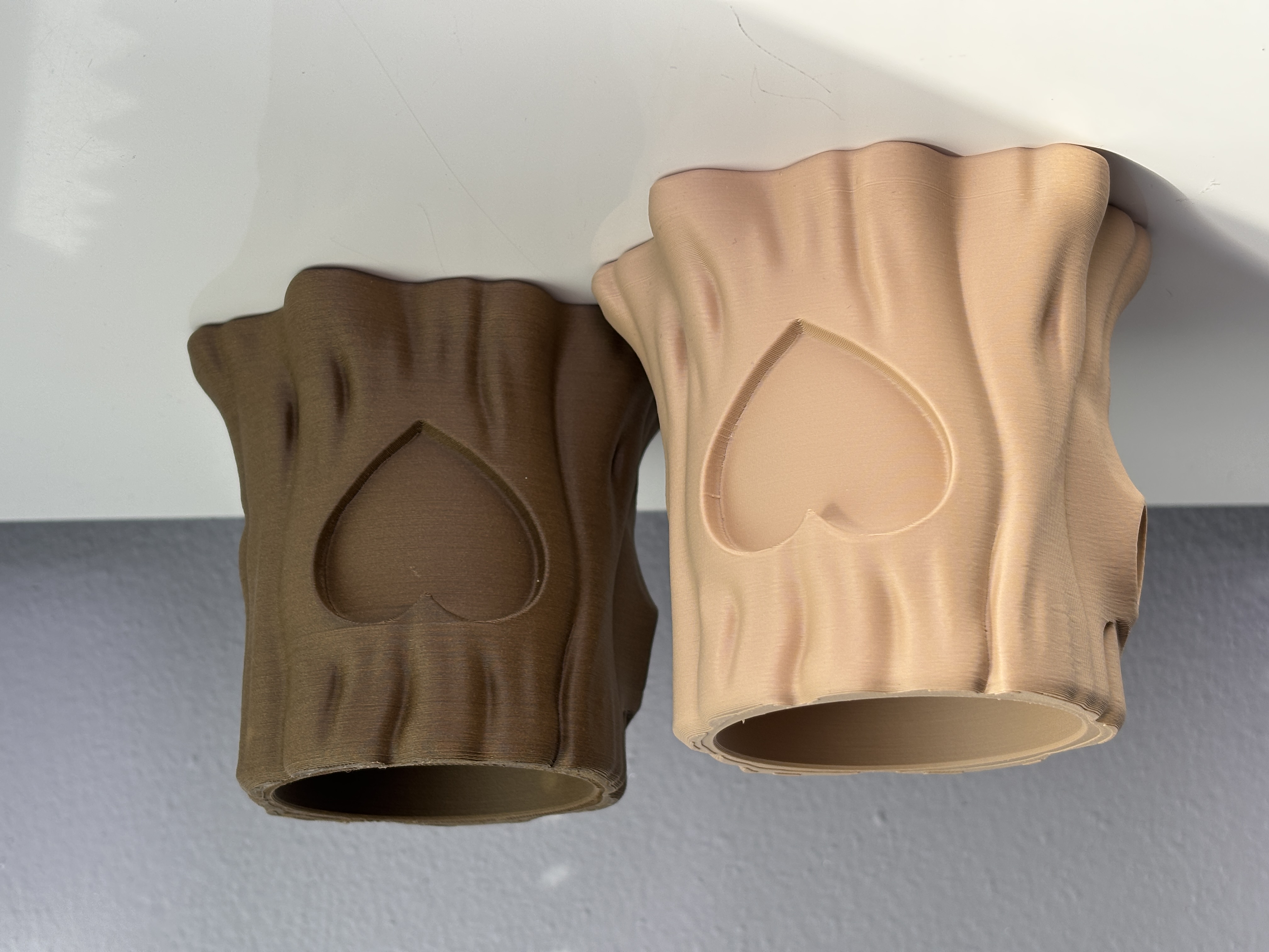 Valentine Heart Tree Stump Pen Holder - 110mm Height
