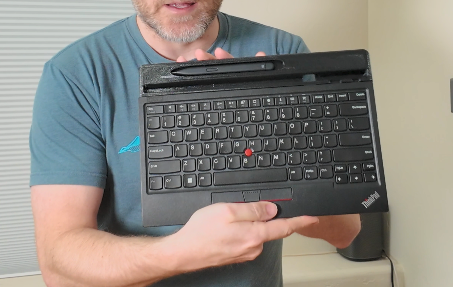 Surface Pro Keyboard Dock for Thinkpad Trackpoint II Bluetooth Keyboard - Slim Pen Edition.
