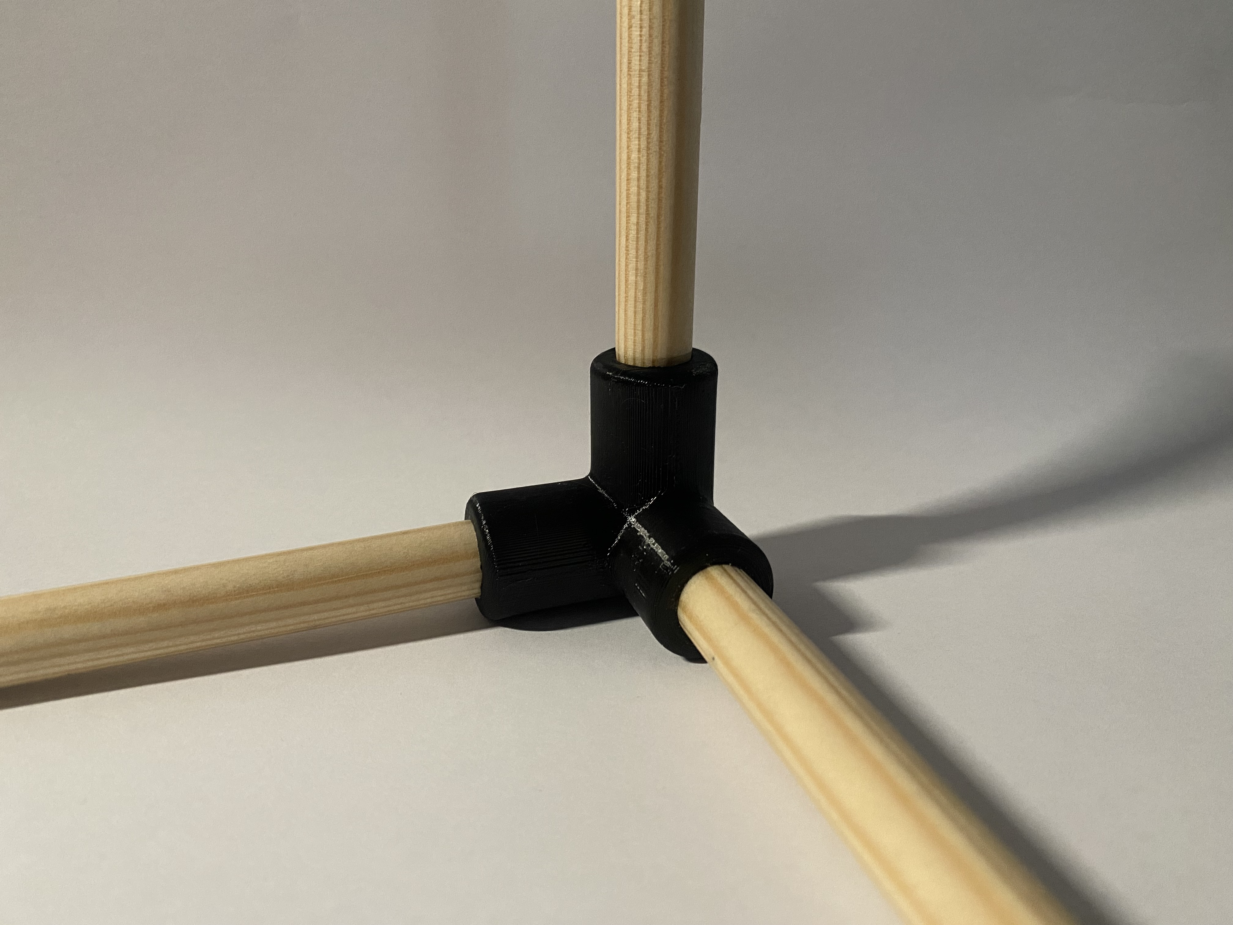 Three way tube connector joint 12mm diameter, 90° angle