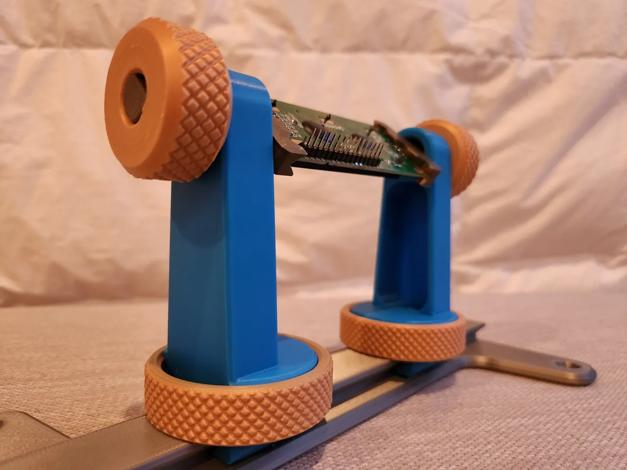 Adjustable PCB Holder Tool – 5. kép