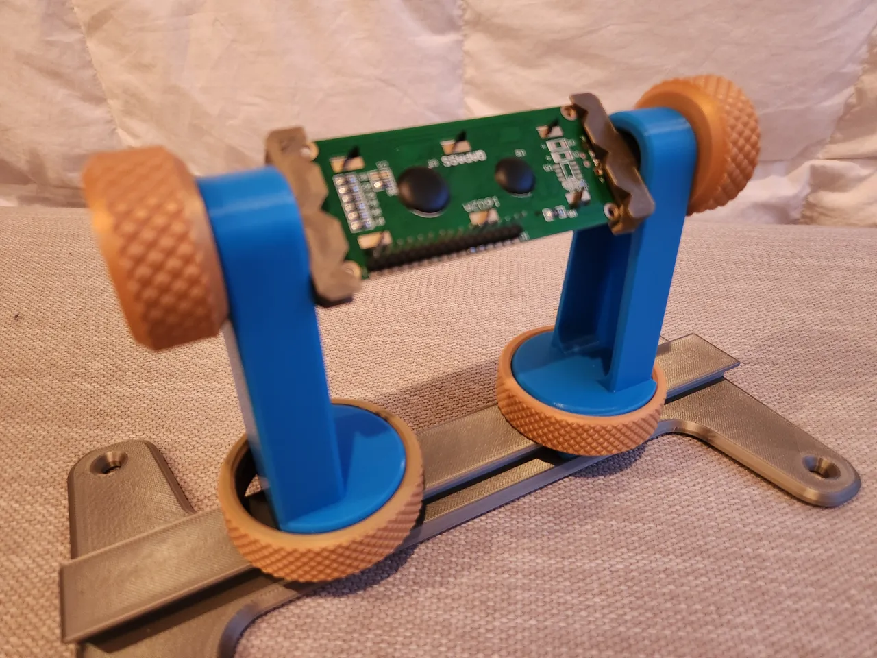 Adjustable PCB Holder Tool – 4. kép