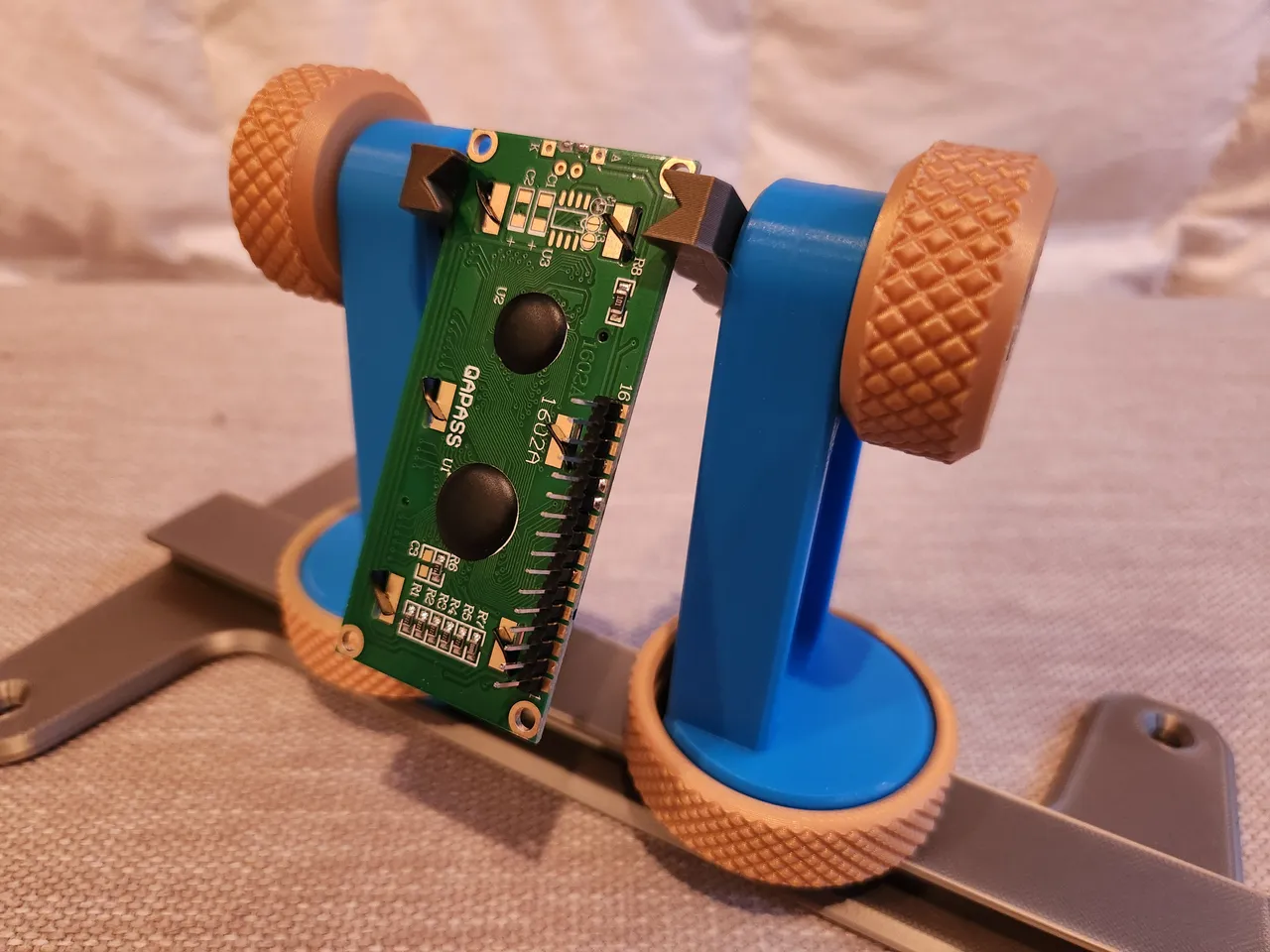 Adjustable PCB Holder Tool – 3. kép