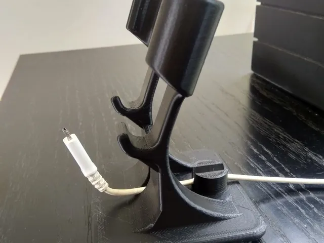 Phone Stand [for use WITHOUT a case] REMIX