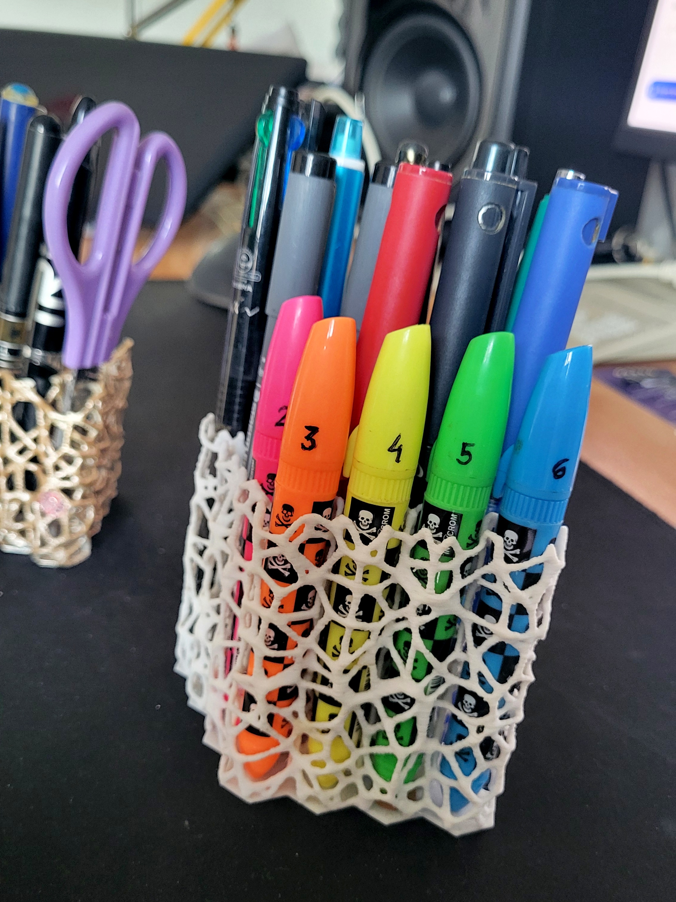 Voronoi hexagonal pencil holder