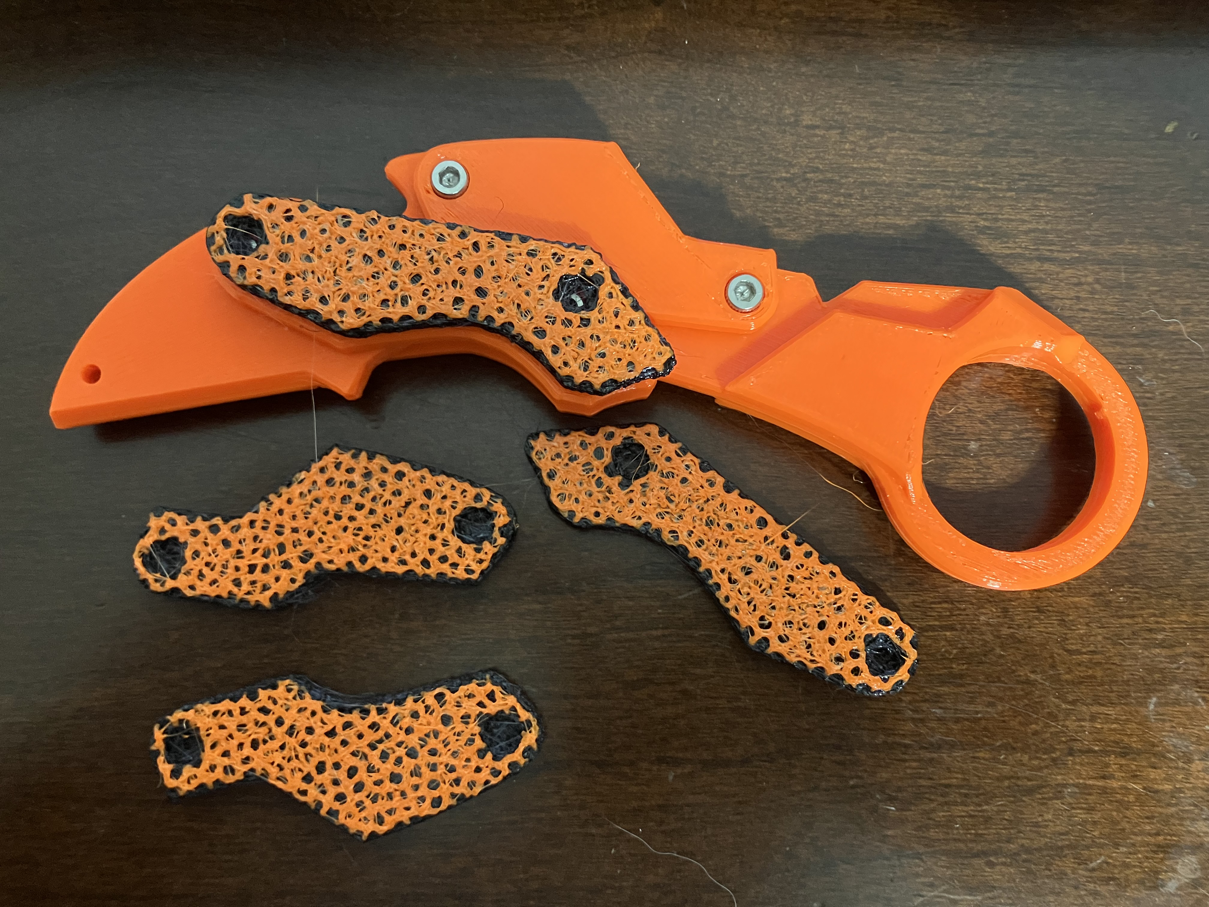 Folding Karambit Voronoified