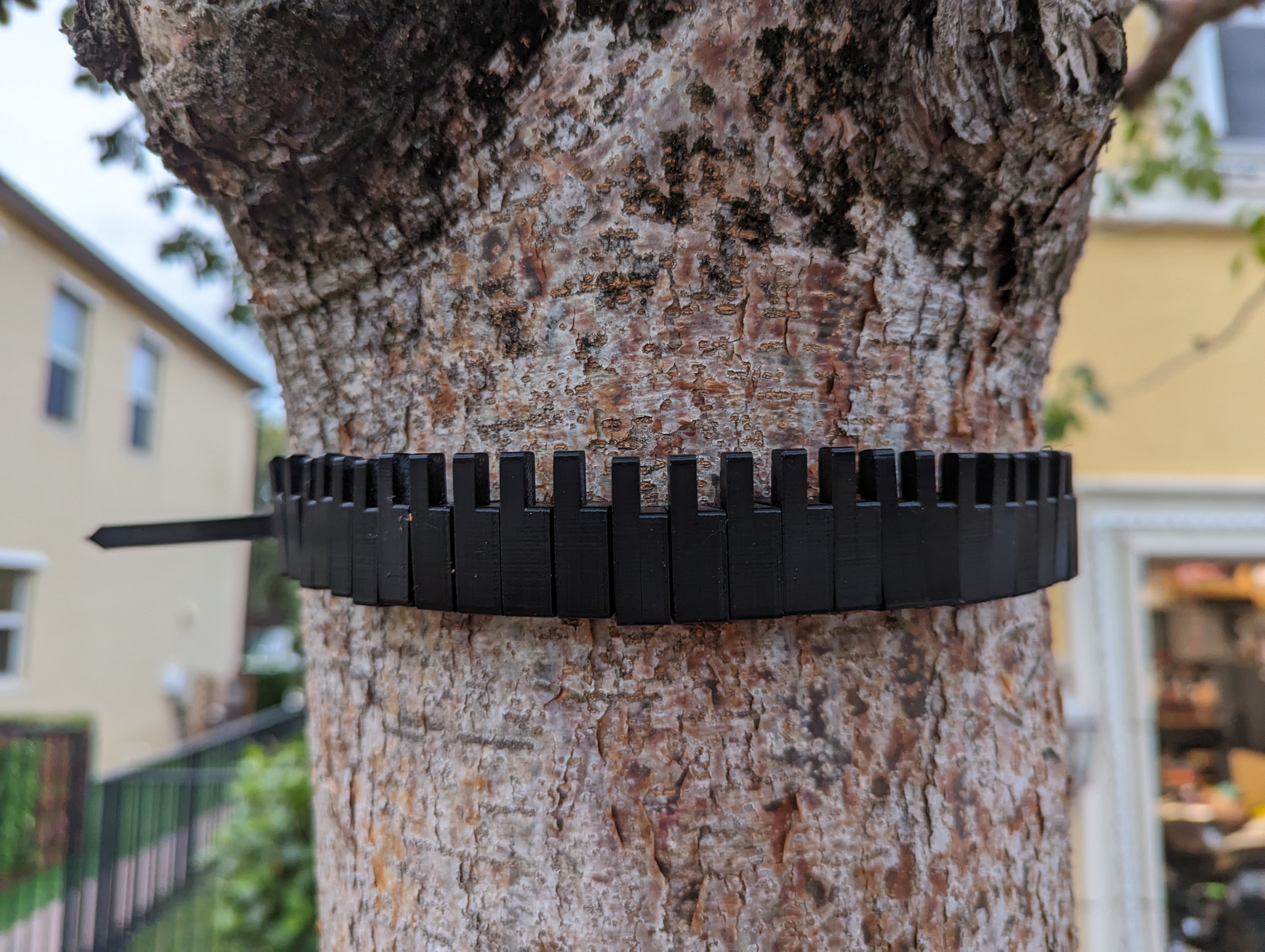 Seed Pixel Tree Trunk Mount