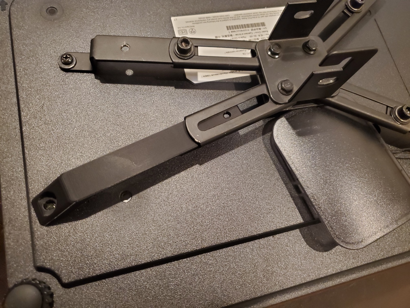 Projector mounting bracket arm