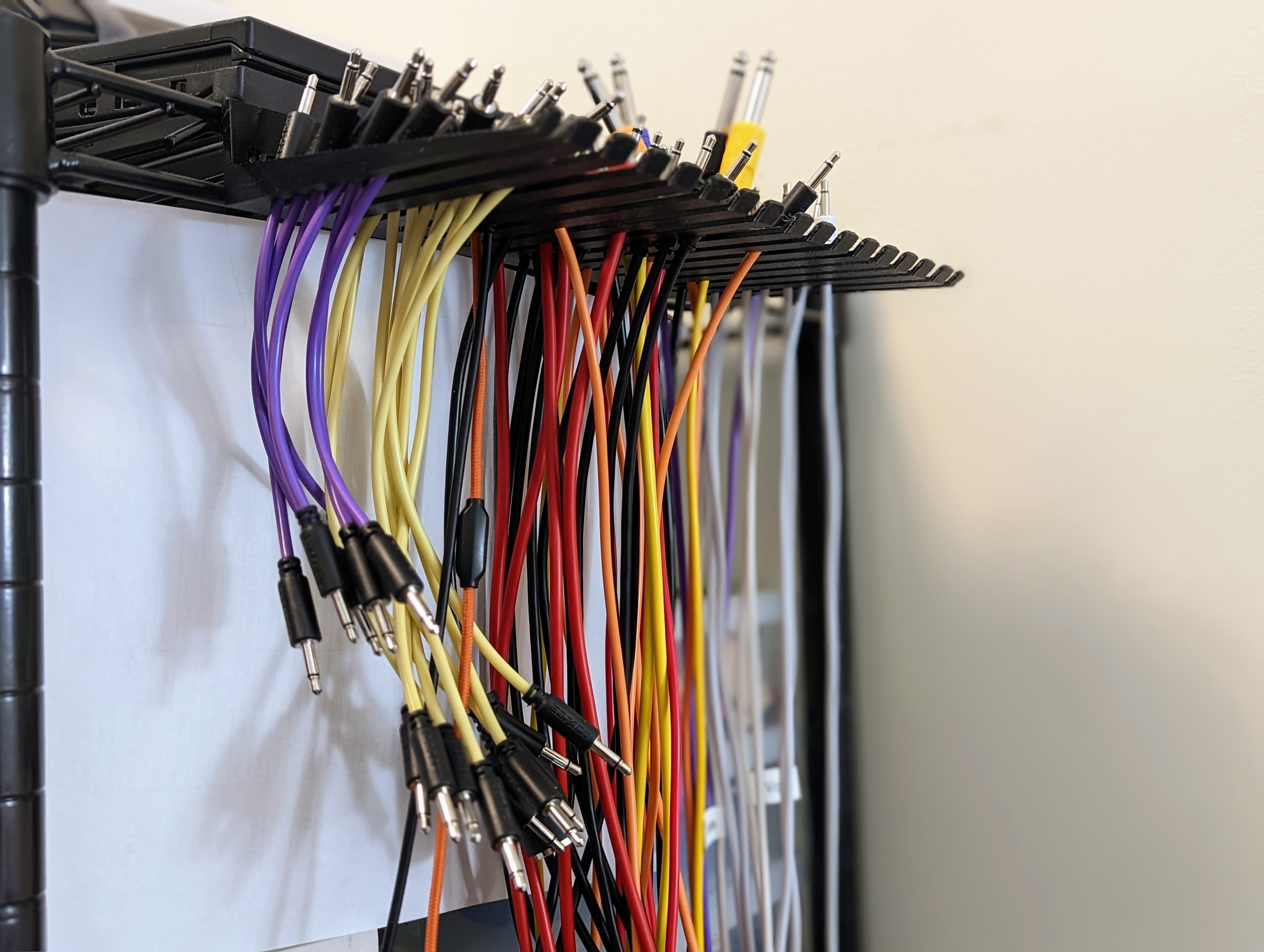 Parametric patch cable holder