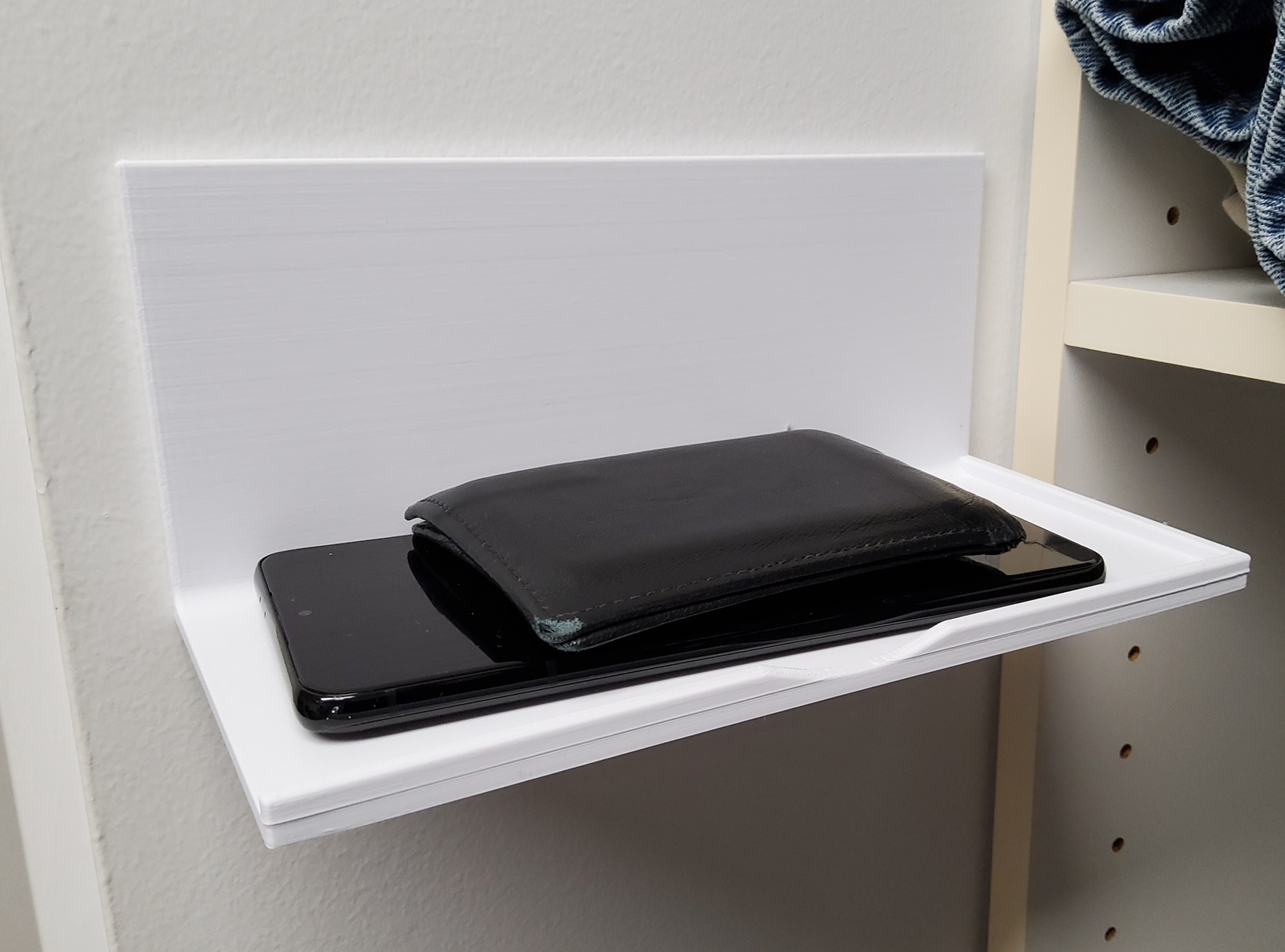 Phone Shelf by ThatGuy Download free STL model