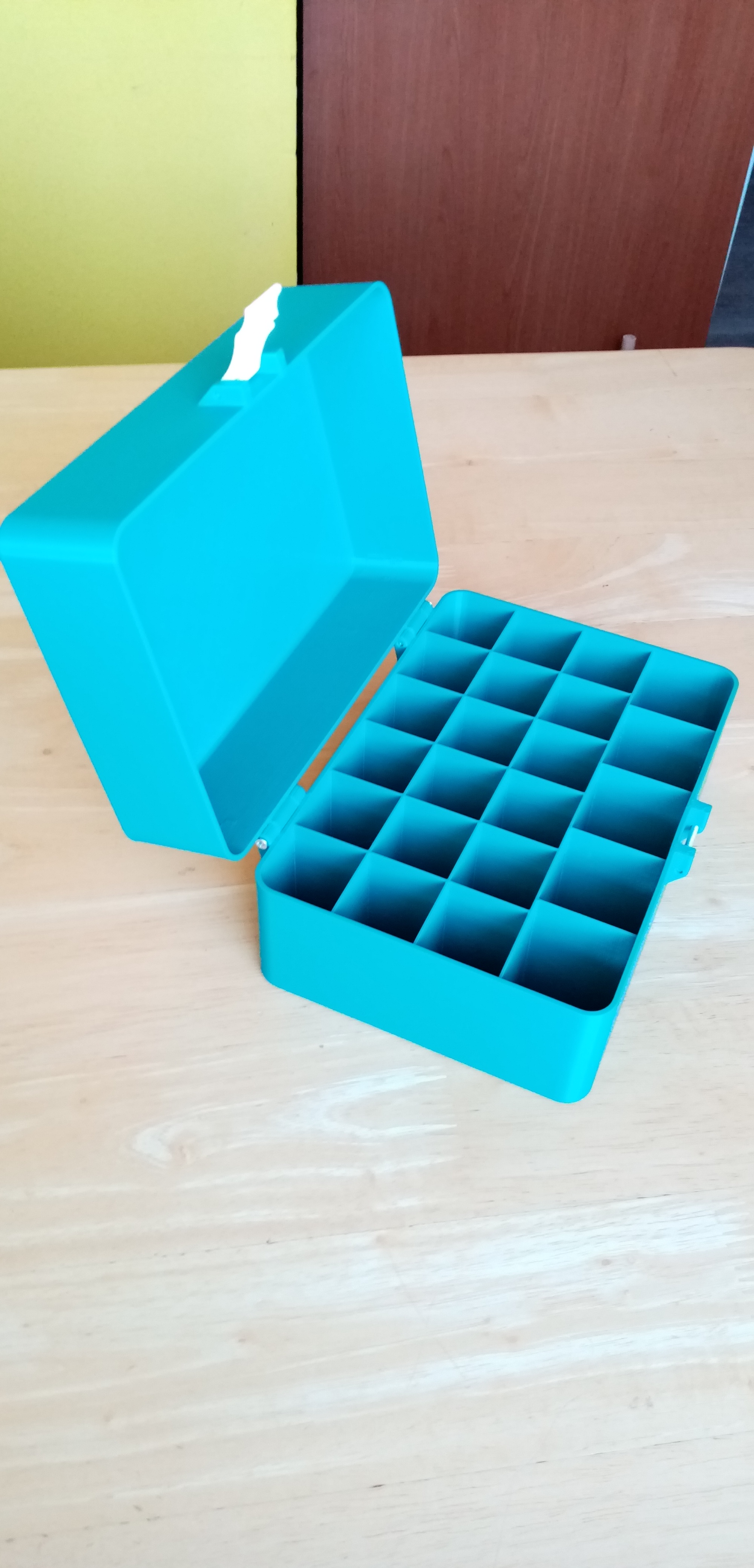 Nail polish box. Krabička na laky na nehty.